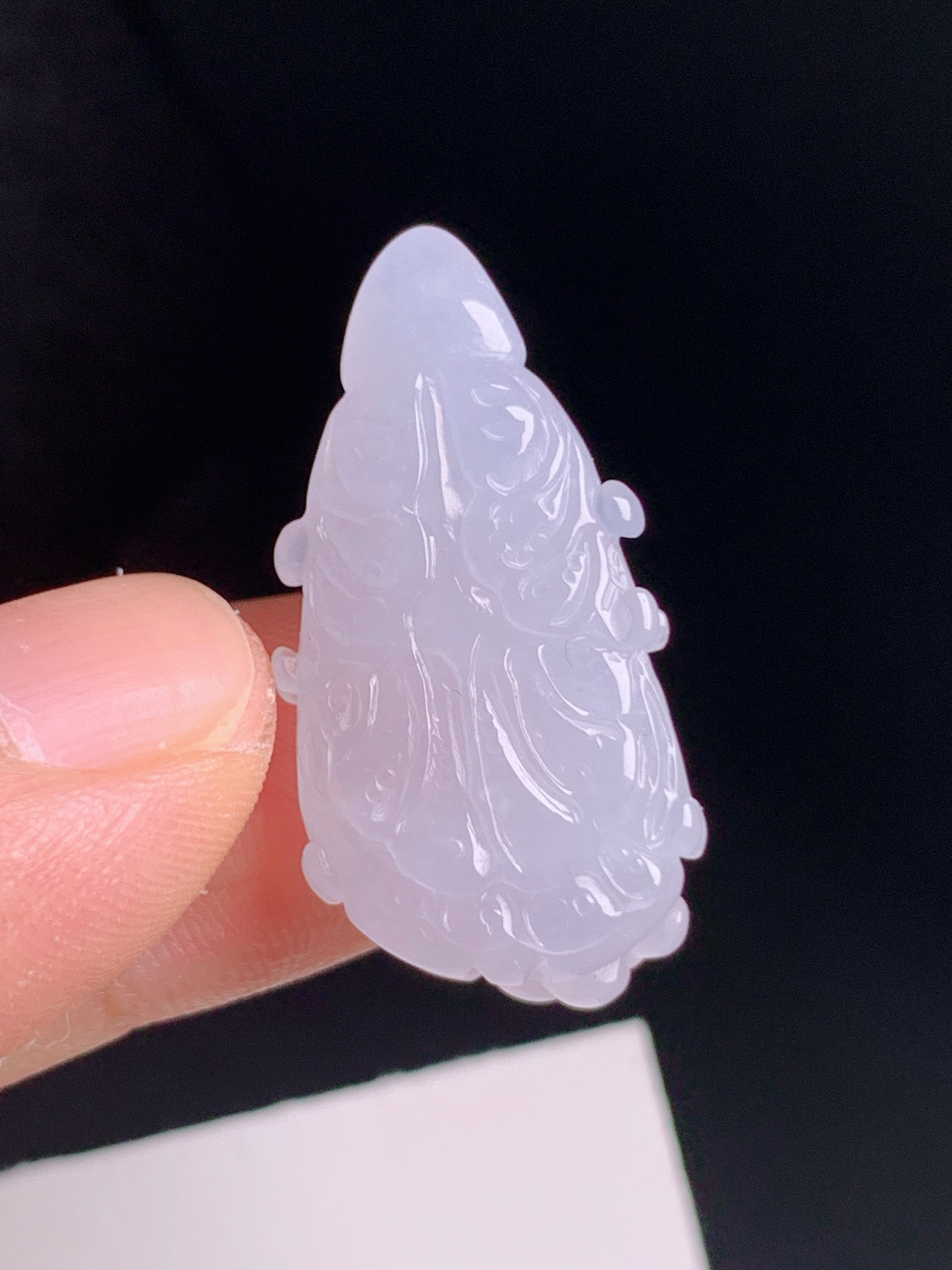冰种白菜，玉质细腻，雕工精巧，百财聚来