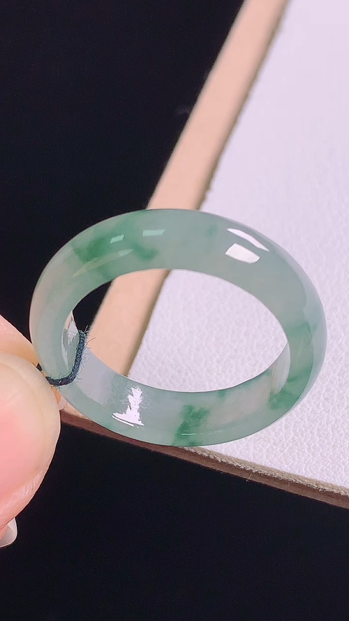 ️冰飘花指环，无裂，尺寸:圈口18/18.5-5.4-2.8mm