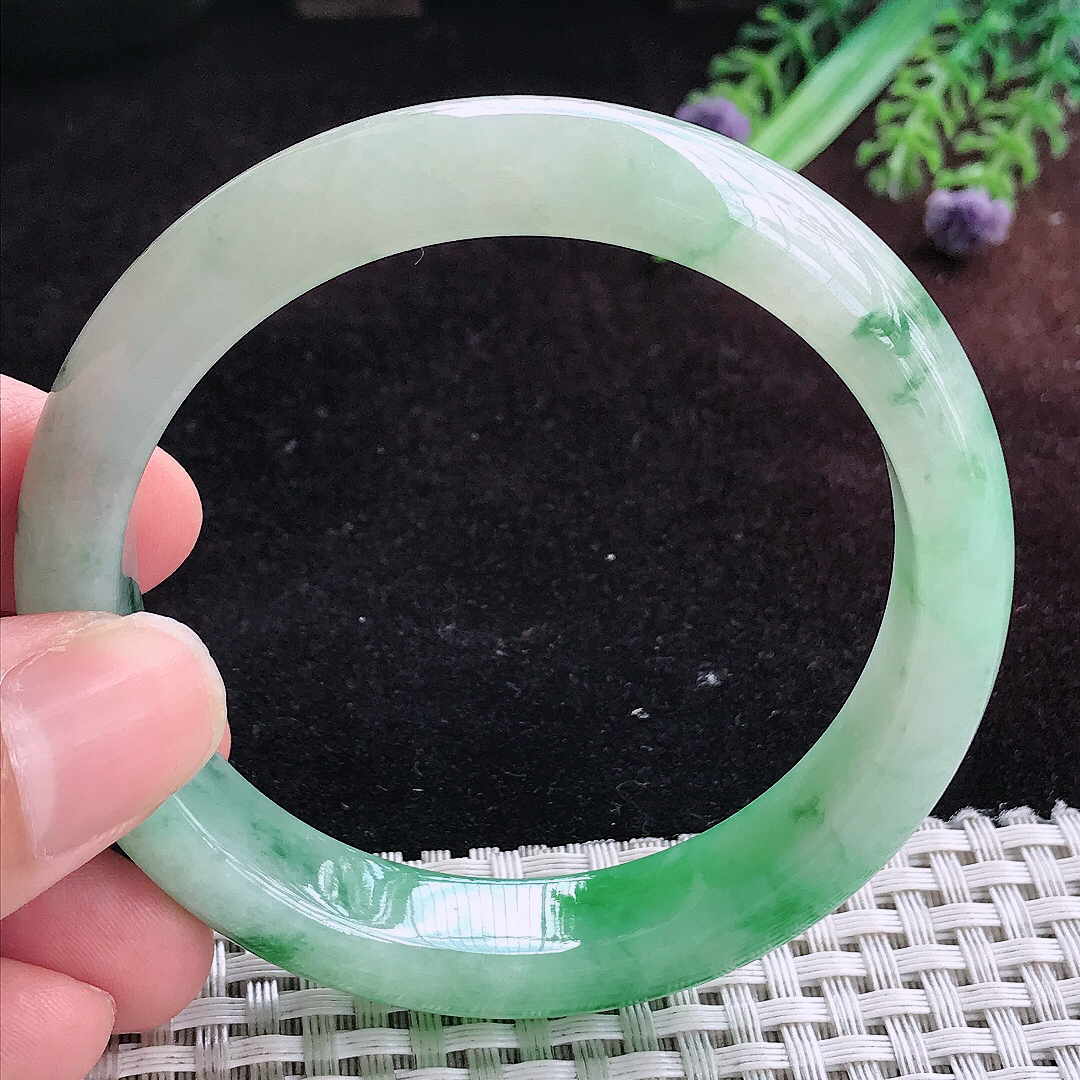 实拍A货翡翠56/12.2/8老坑冰润起胶飘阳绿手镯宽边玉镯平安镯百搭