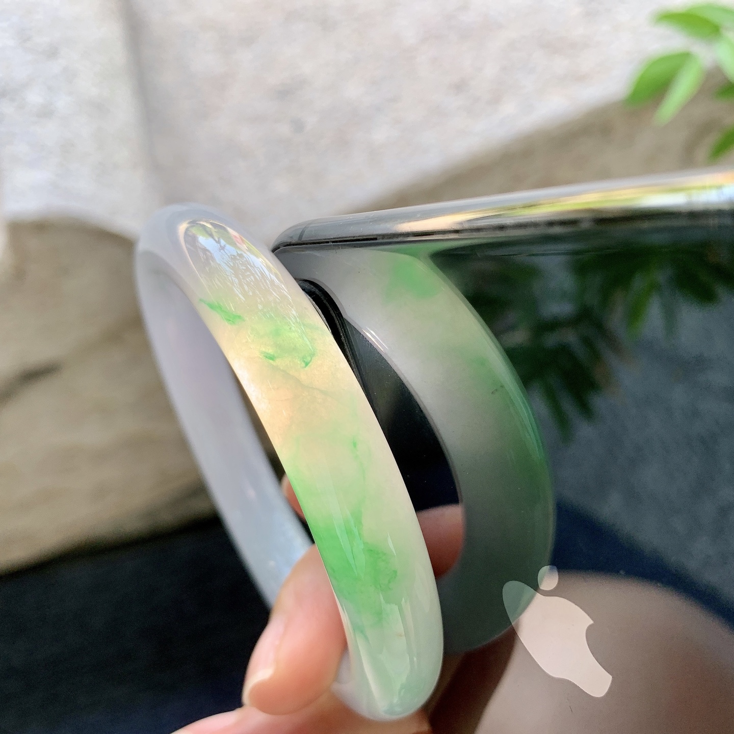 圆条55 56，圈口56/11.2/11.2，编码B2080922，描述细糯春彩，水润，种老，细腻，有纹线
