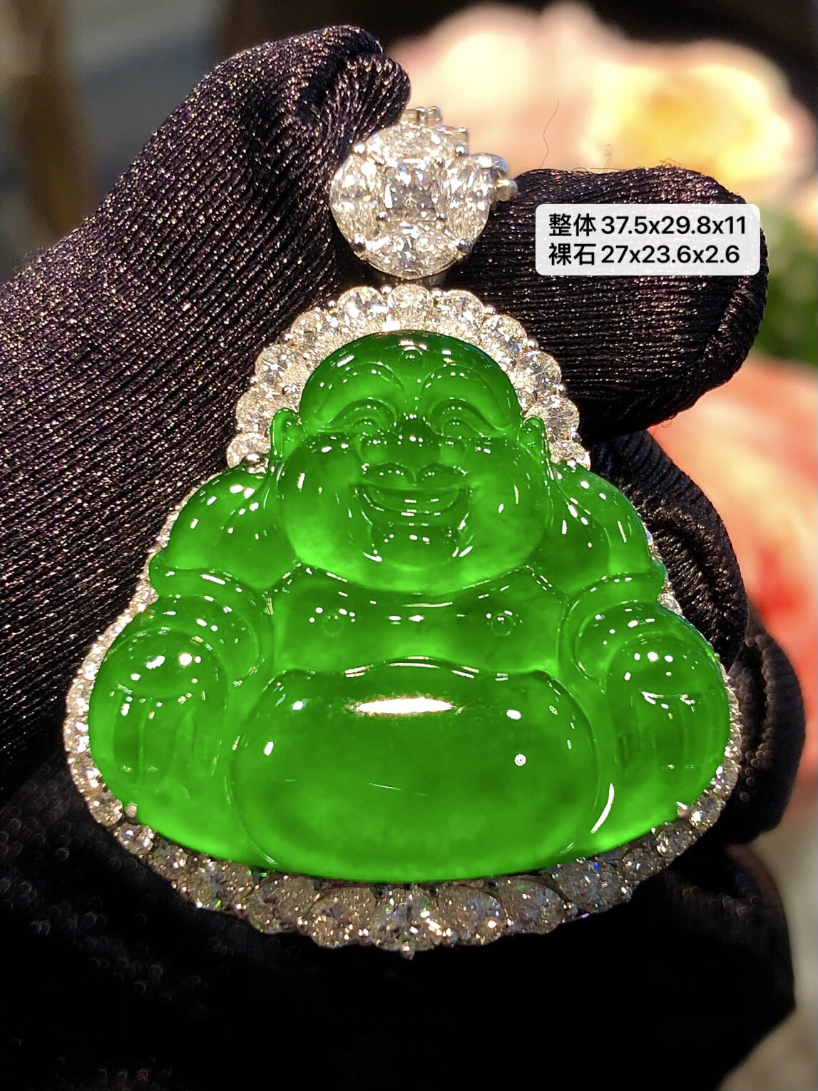 缅甸玻璃种帝王绿佛公吊坠 光感十足，尊贵的帝王绿，豪华的镶嵌，佩戴贵气优雅 整体37.5x29.8x