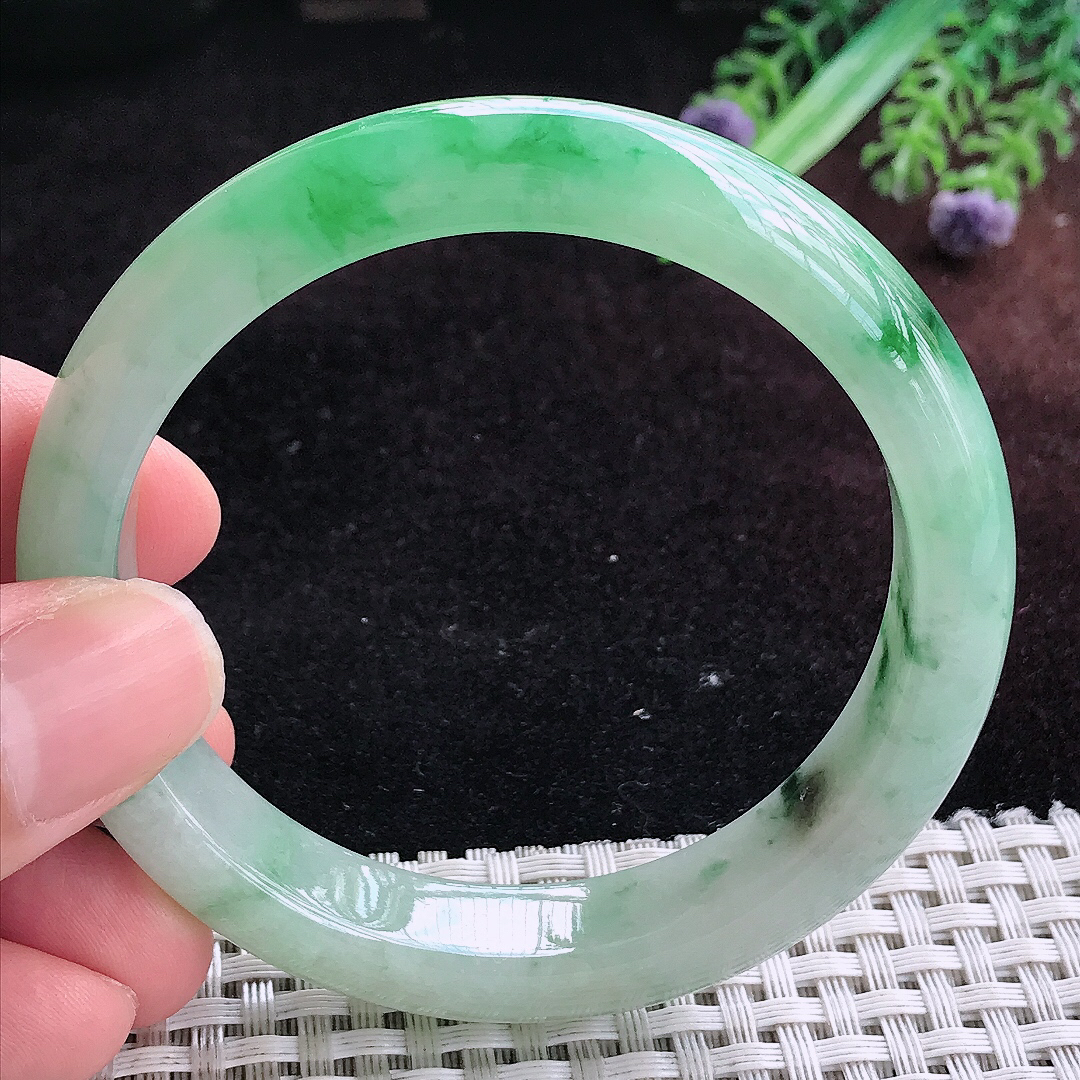 实拍A货翡翠56/12.2/8老坑冰润起胶飘阳绿手镯宽边玉镯平安镯百搭
