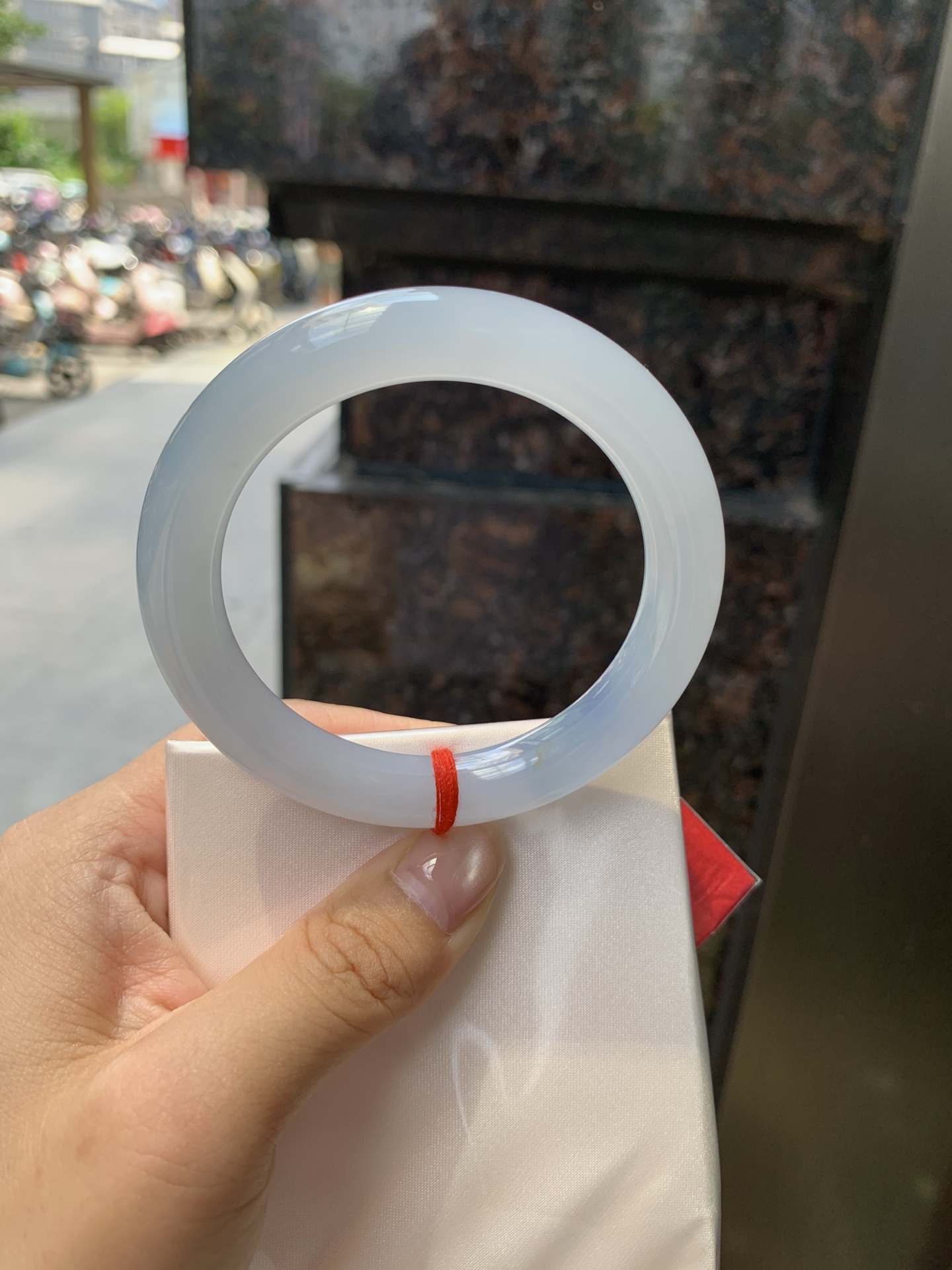 冰蓝紫圆条，打灯棉纹，底妆冰胶润，色泽饱满，飘一抹蓝紫色优雅。