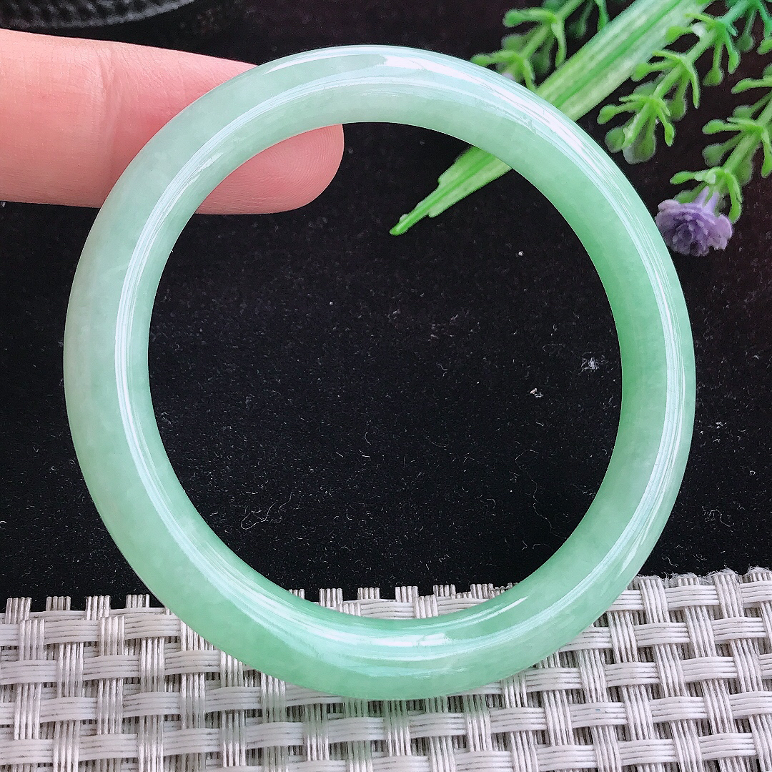 实拍A货翡翠52/7.5/8老坑秀气冰润苹果绿圆条手镯平安镯百搭
