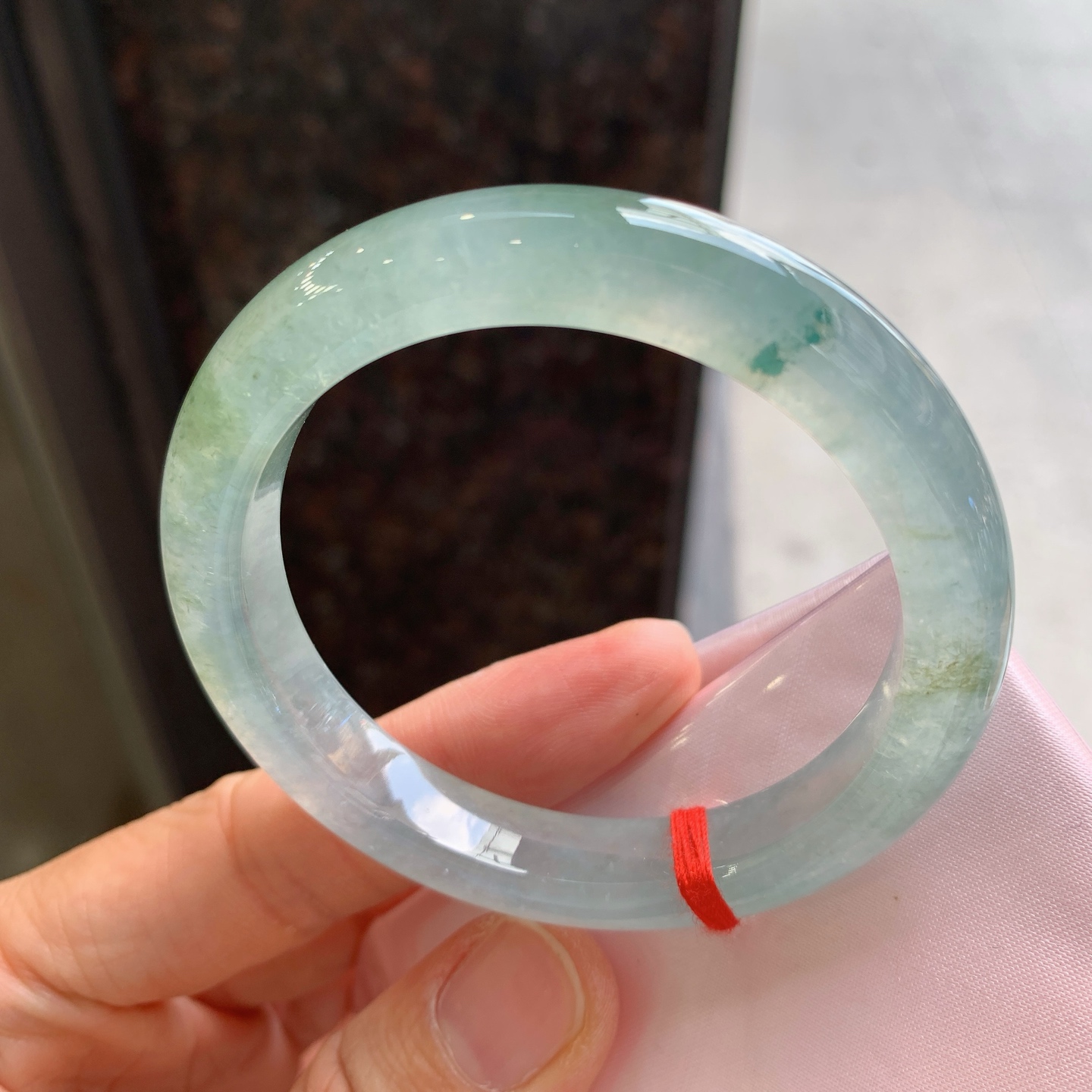 正圈冰黄翡飘花 表皮微瑕疵 尺寸：52.6/9.8/8.2 起荧光