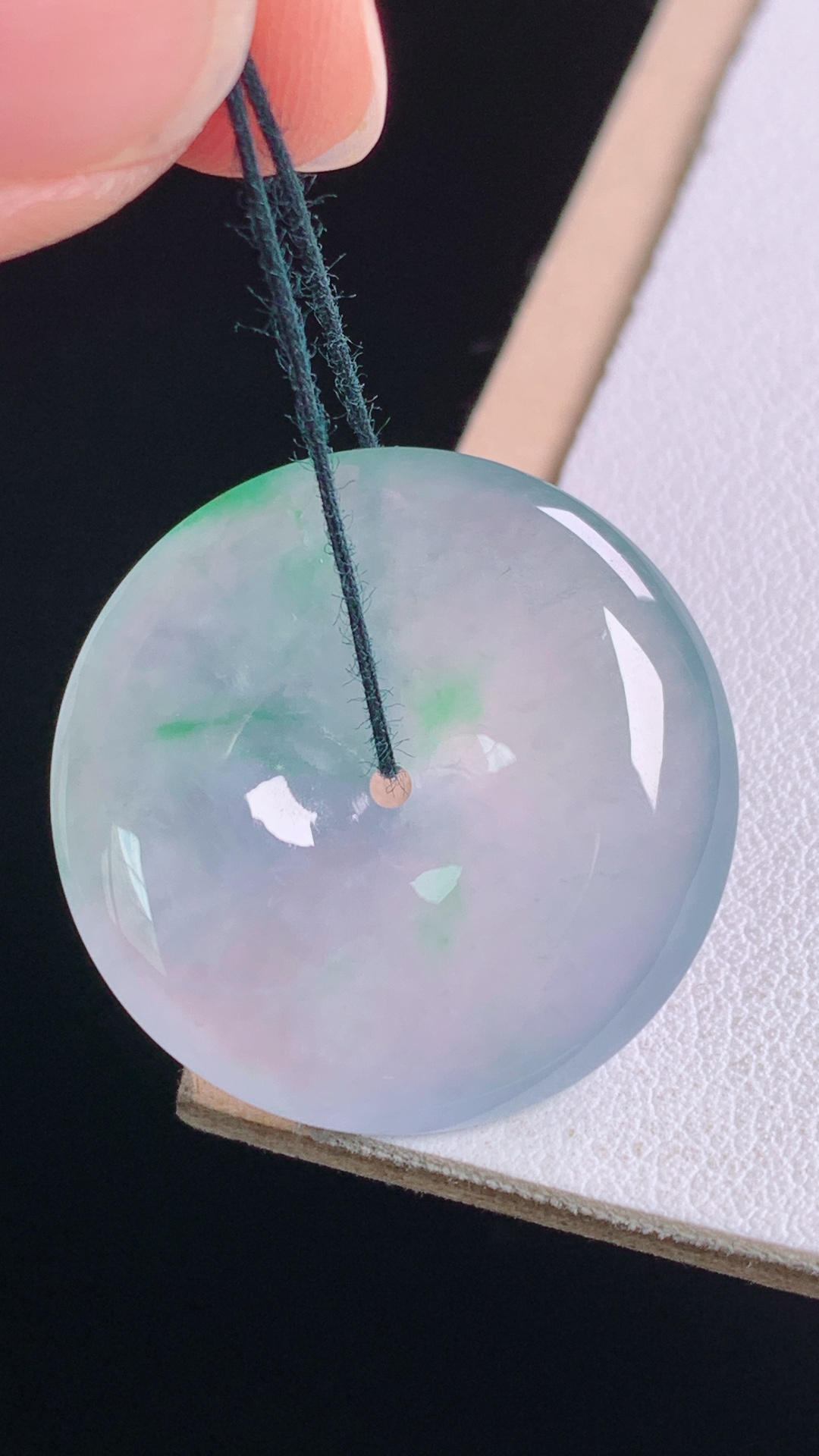 ️冰飘绿平安扣，翠色灵动，清爽水润，无裂，尺寸:26.4-5.6mm