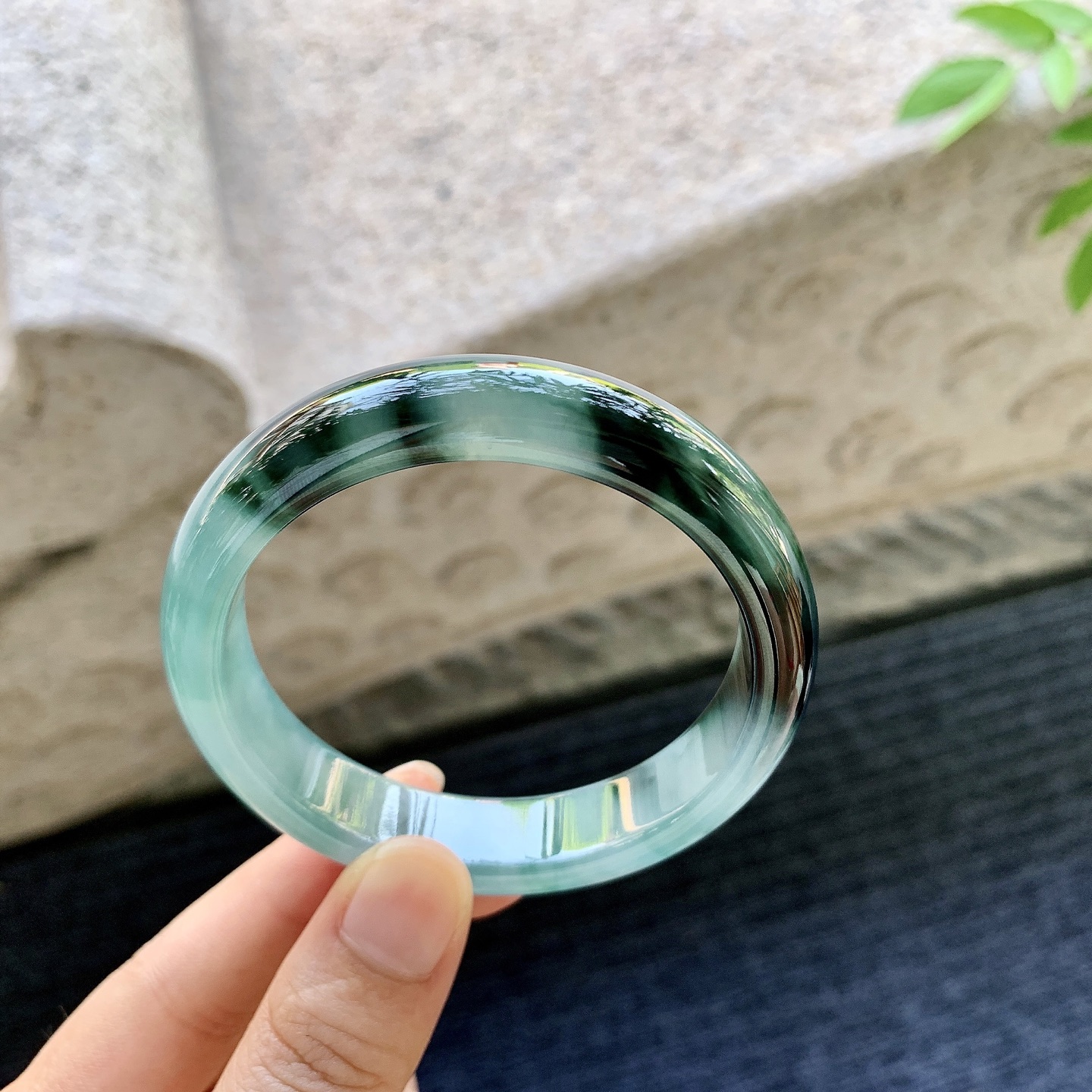 正圈54 55，圈口55.1/12.5/7.7，编码AD080909，冰糯飘花，水润，种老，细腻，无裂