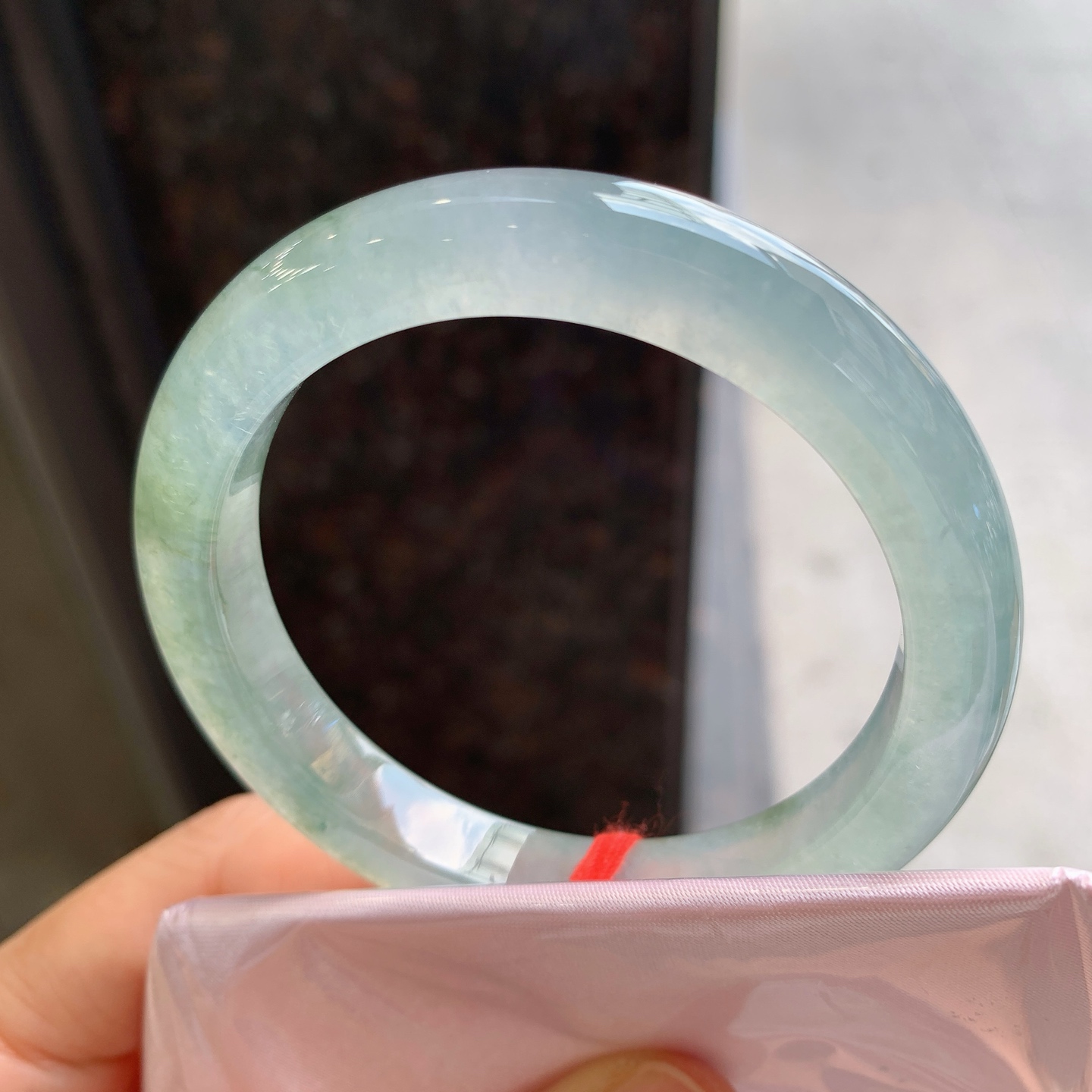 正圈冰黄翡飘花 表皮微瑕疵 尺寸：52.6/9.8/8.2 起荧光