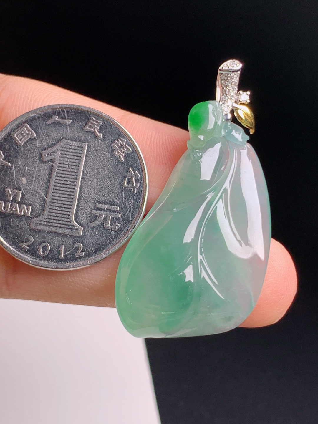 冰晴水树叶吊坠，种水通透，胶感十足，清新雅致