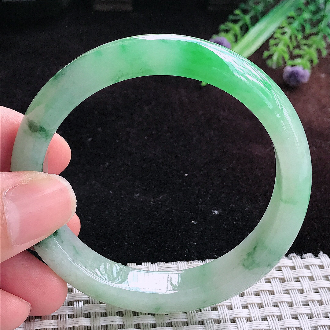 实拍A货翡翠56/12.2/8老坑冰润起胶飘阳绿手镯宽边玉镯平安镯百搭