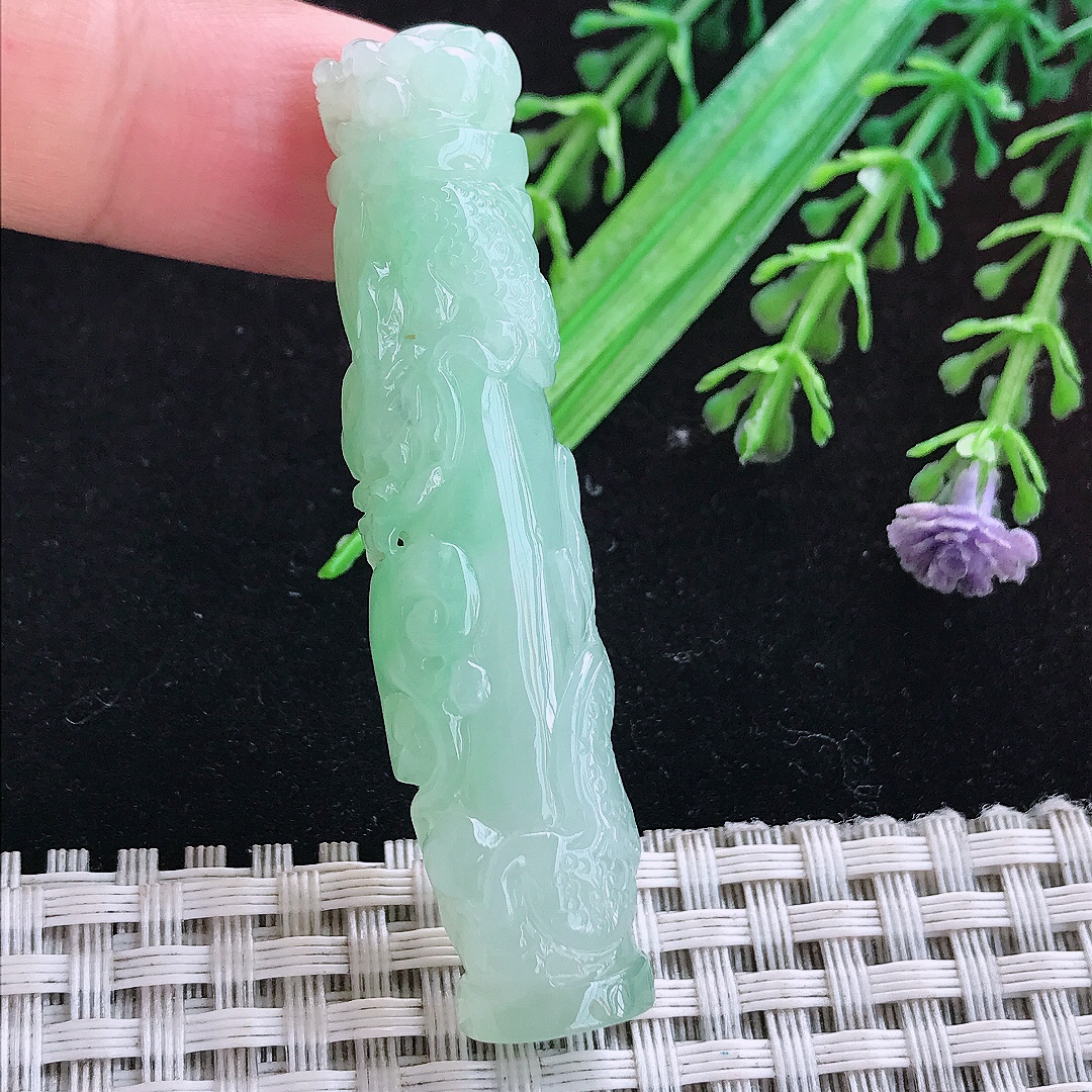 实拍A货翡翠58/13.5/11老坑冰润起胶甜绿色龙柱吊坠翡翠玉挂件