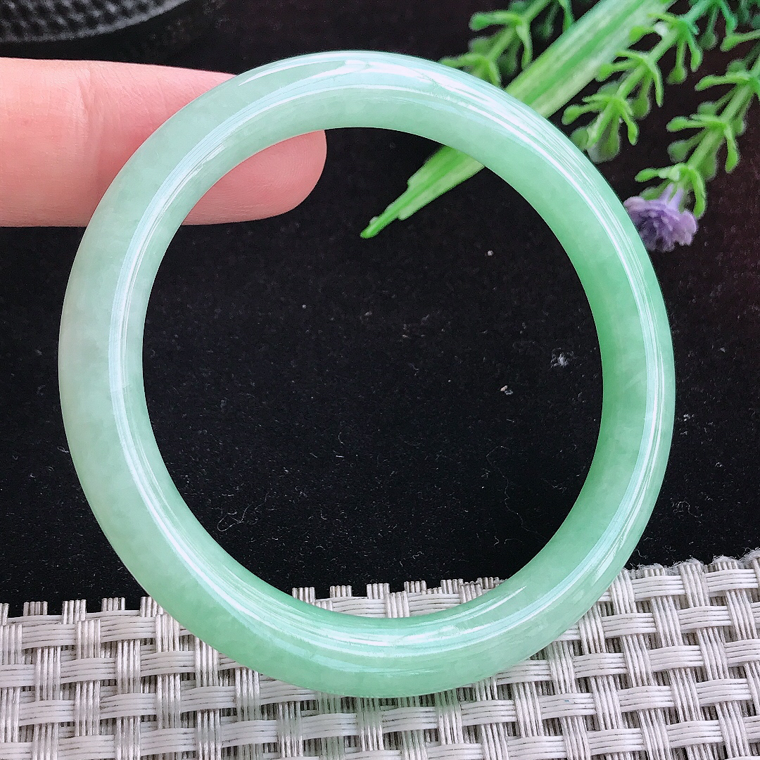 实拍A货翡翠52/7.5/8老坑秀气冰润苹果绿圆条手镯平安镯百搭