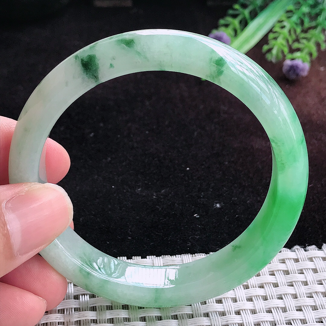 实拍A货翡翠56/12.2/8老坑冰润起胶飘阳绿手镯宽边玉镯平安镯百搭