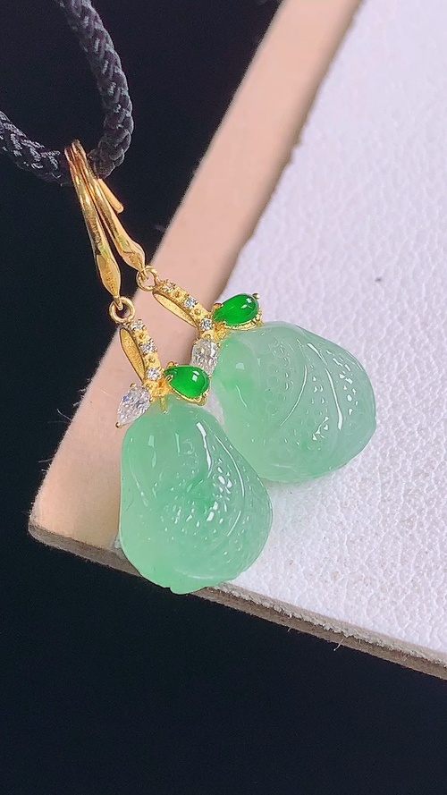 ️18K冰绿白菜耳坠，无裂，尺寸:26.2-10.4-8.5-7.0mm