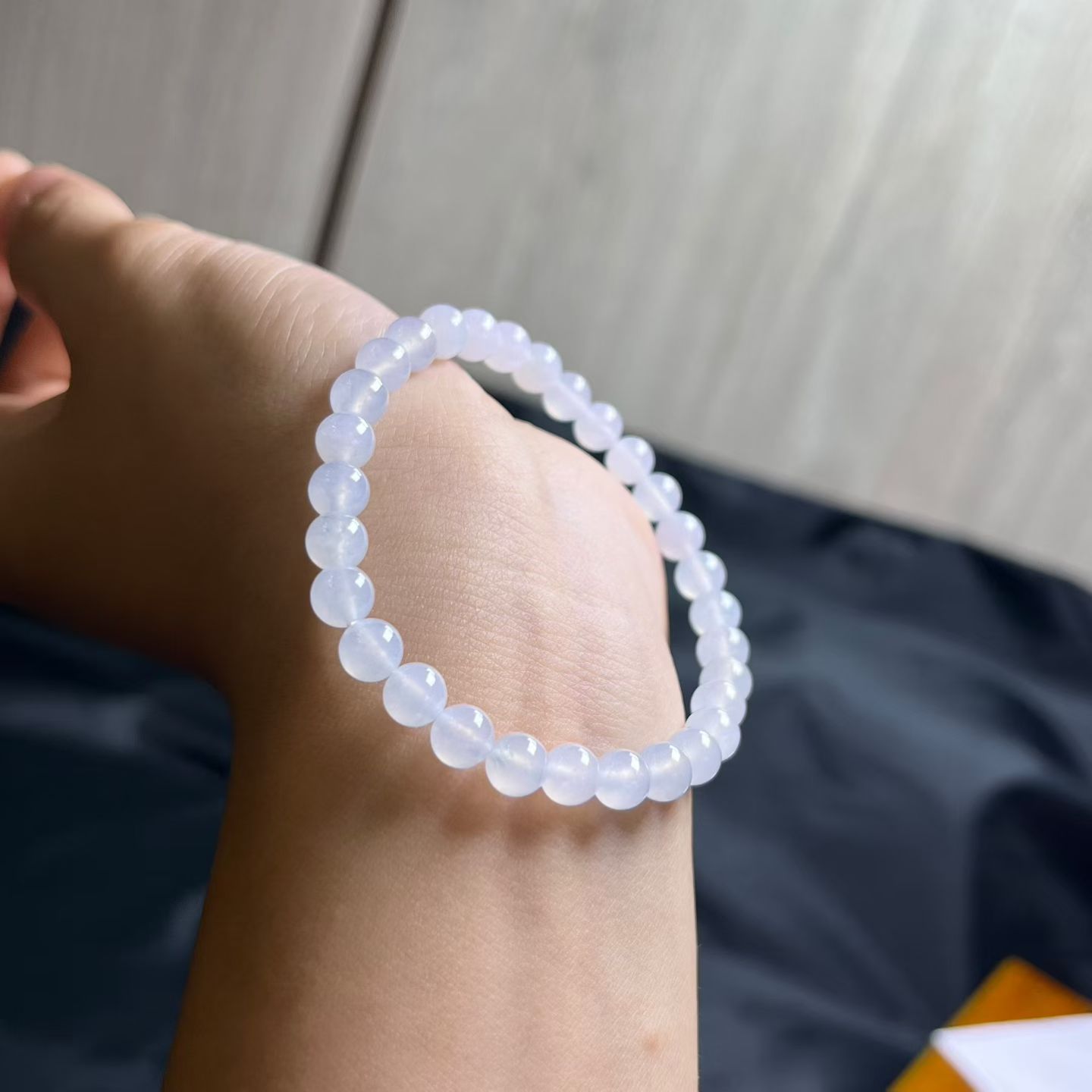 白冰手串，卡5.8mm，有30颗