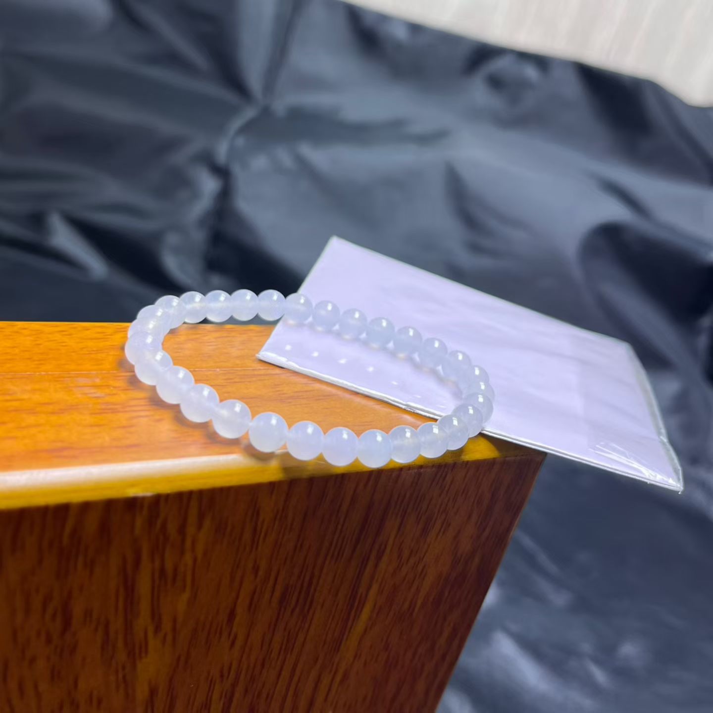 白冰手串，卡5.8mm，有30颗