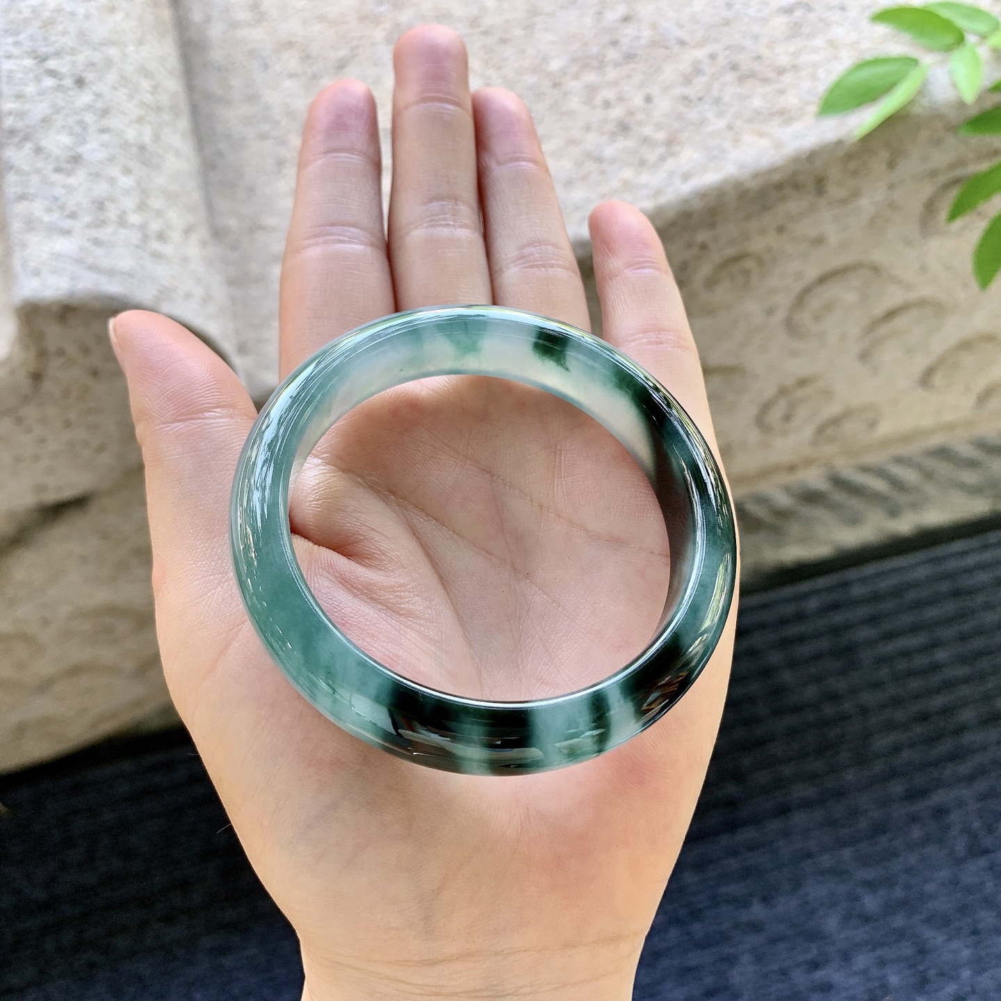 正圈54 55，圈口55.1/12.5/7.7，编码AD080909，冰糯飘花，水润，种老，细腻，无裂