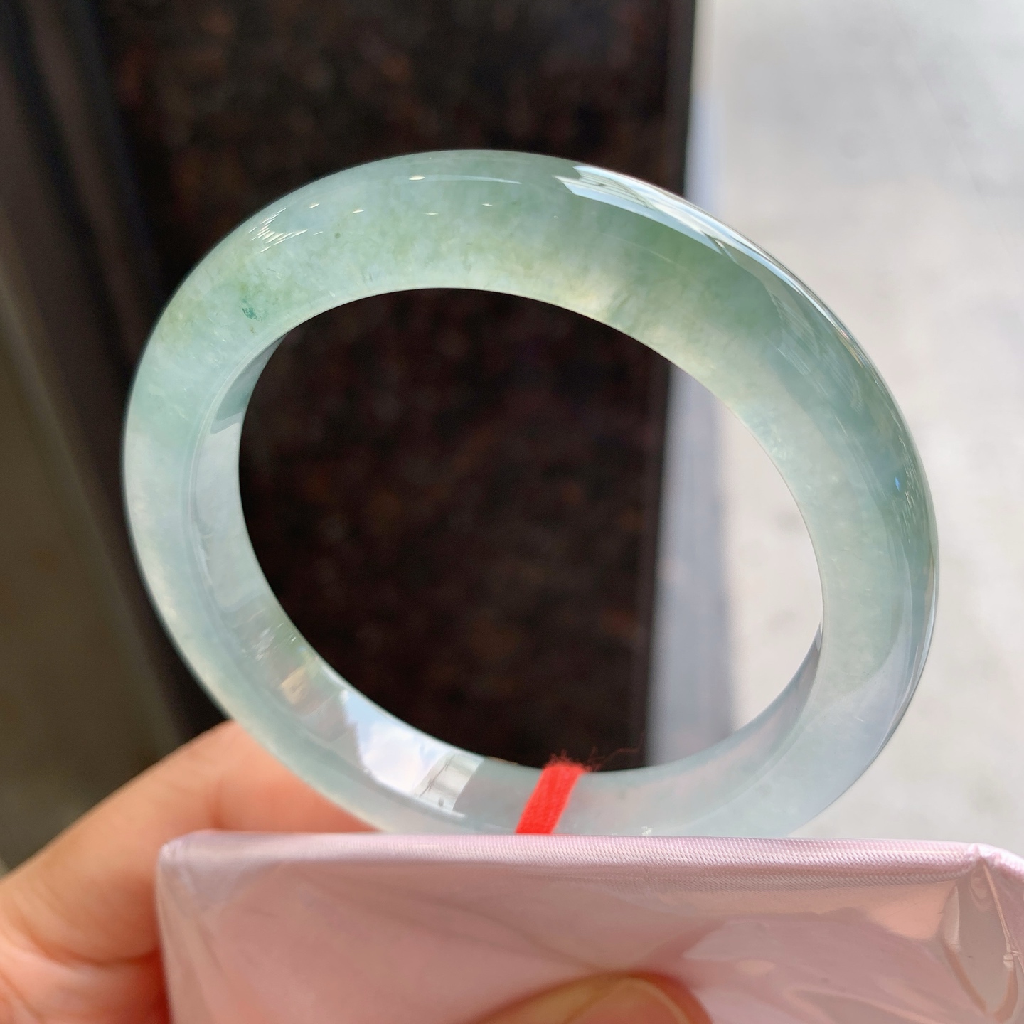 正圈冰黄翡飘花 表皮微瑕疵 尺寸：52.6/9.8/8.2 起荧光