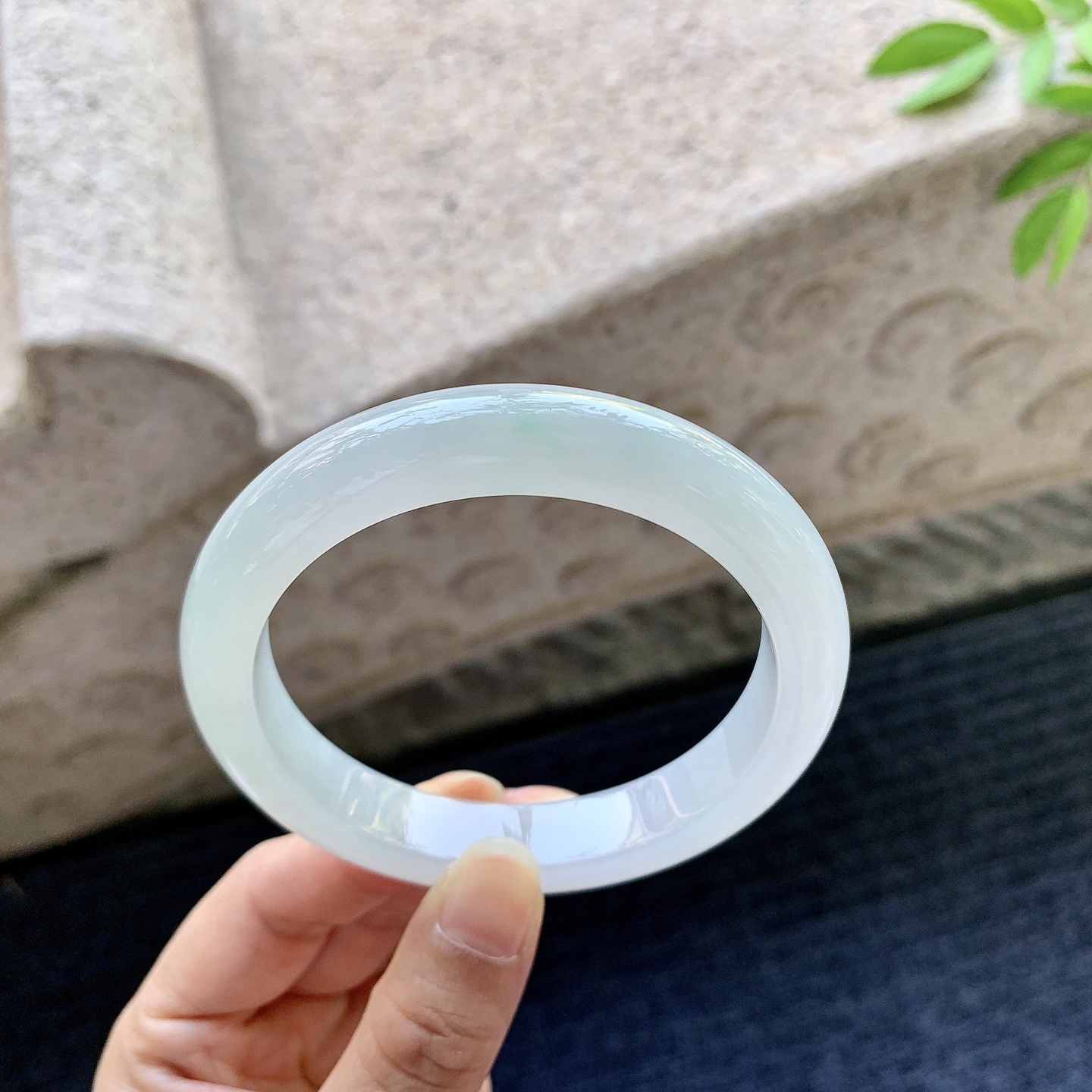 正圈58 59，圈口59.2/11.6/9，编码AD080907，描述细糯底色，水润，种老，细腻，无裂。