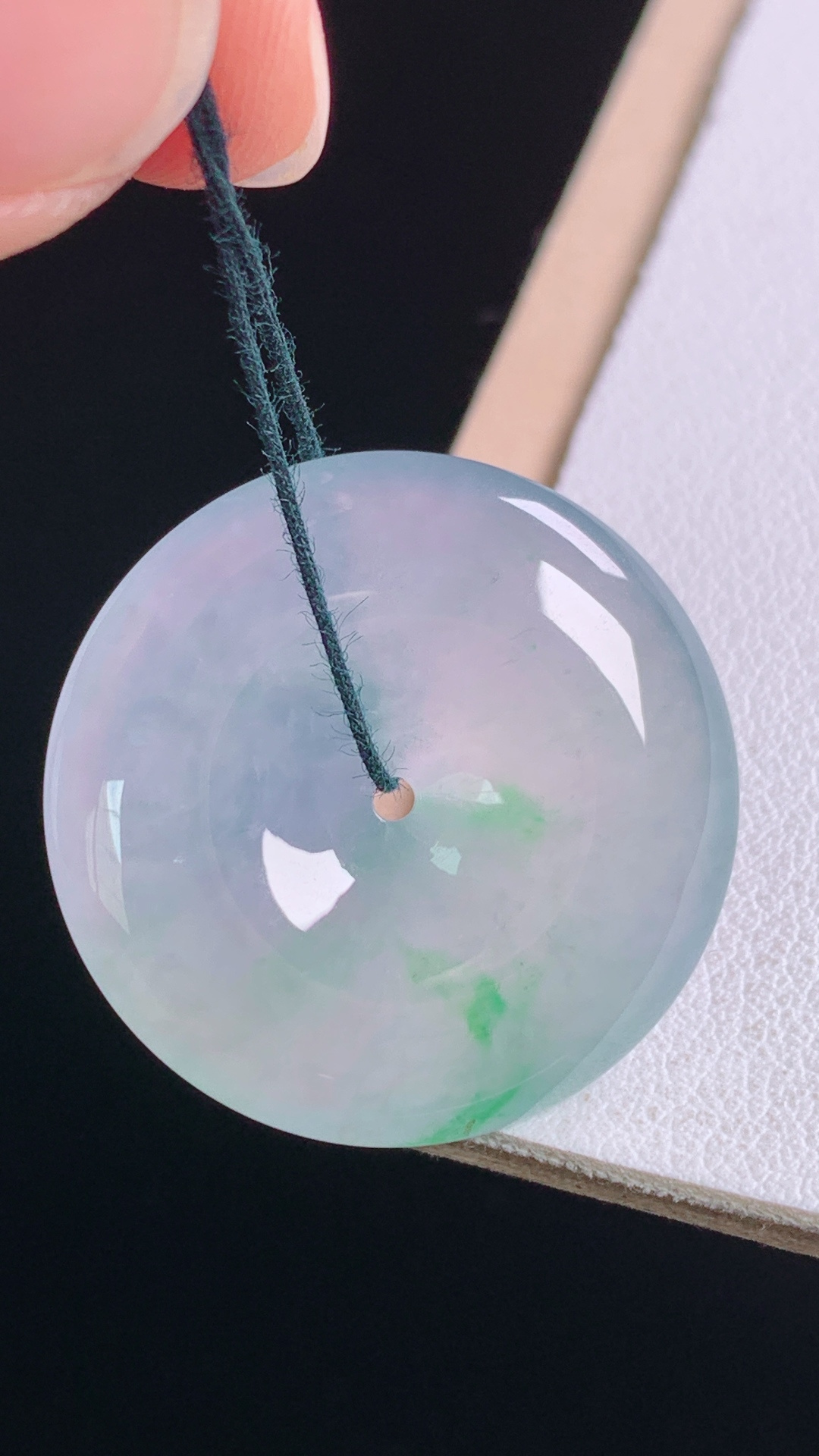 ️冰飘绿平安扣，翠色灵动，清爽水润，无裂，尺寸:26.4-5.6mm