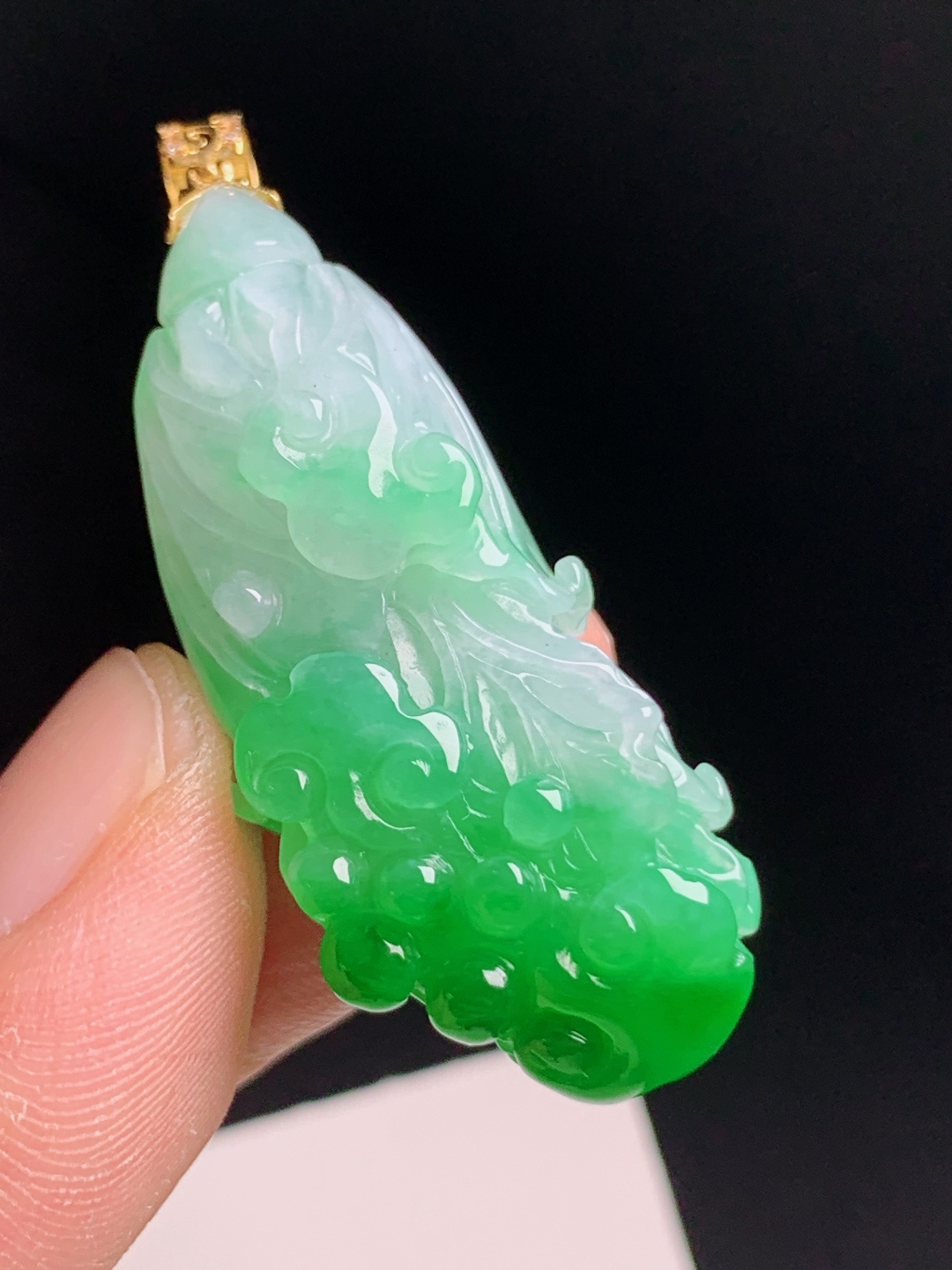 ️ 阳绿白菜吊坠，色艳水足，雕工立体，聚财纳福