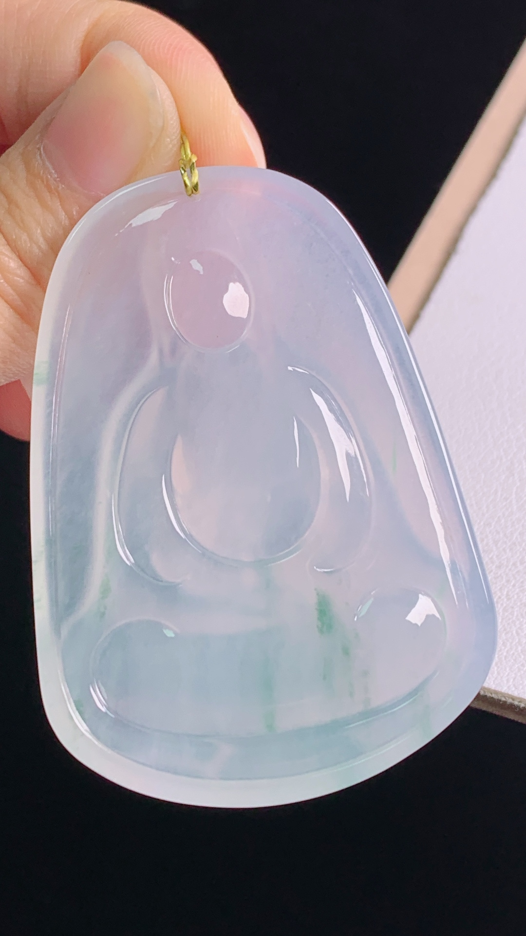 高品质冰飘花观音，花色灵动，冰清玉洁，无裂，尺寸55.4-39.8-6.6mm