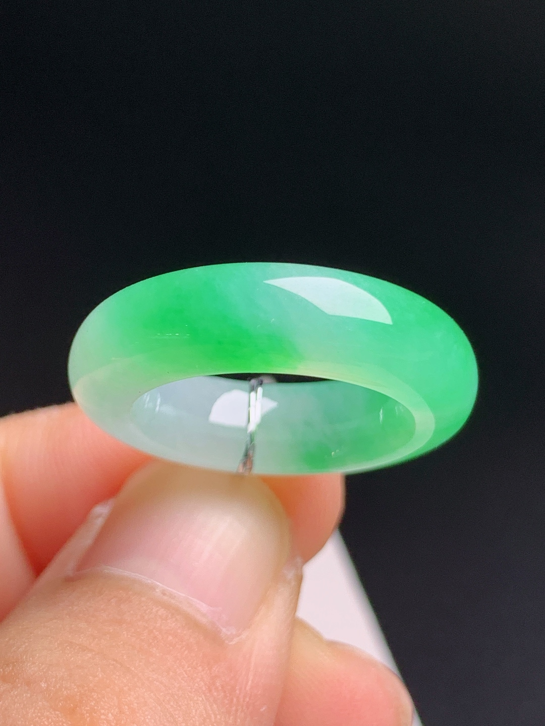 冰种绿指环，翠色清新，胶感满满，简约显贵