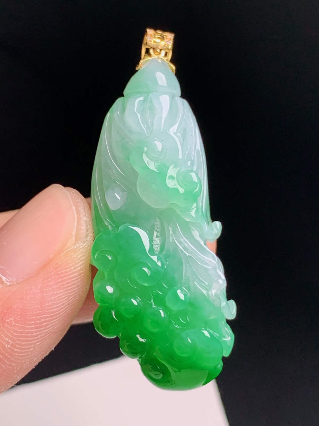 ️ 阳绿白菜吊坠，色艳水足，雕工立体，聚财纳福