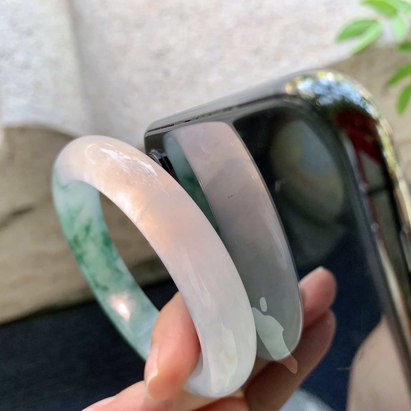正圈55 56，圈口56/12/8.2，编码W6080932，描述：冰糯飘花，水润，种老，细腻，有纹线