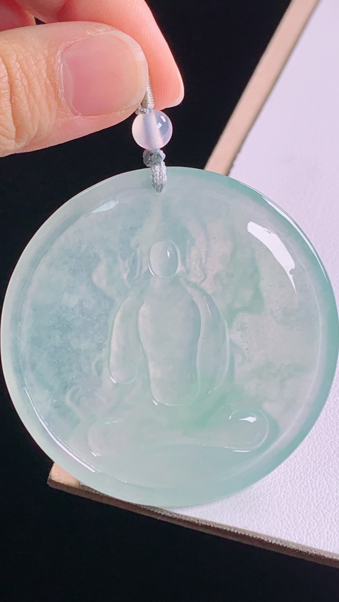 冰种虚空藏菩萨，冰润荧光，雕工精湛，无裂，尺寸:53.4-5.7mm