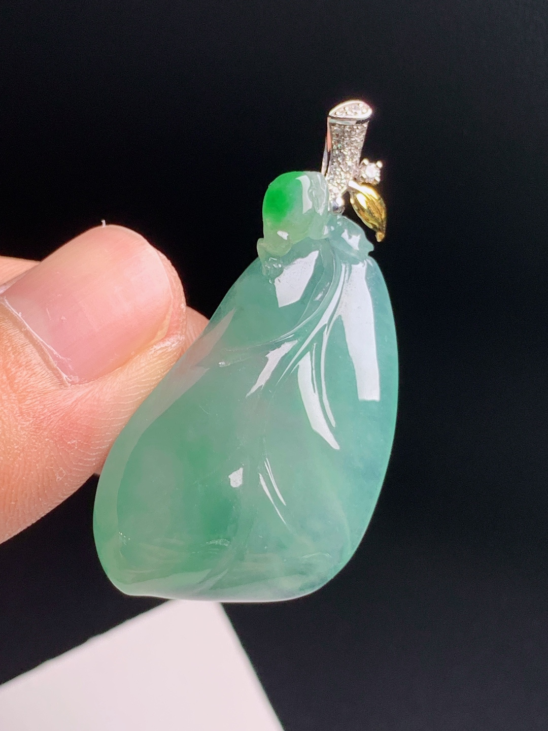 冰晴水树叶吊坠，种水通透，胶感十足，清新雅致