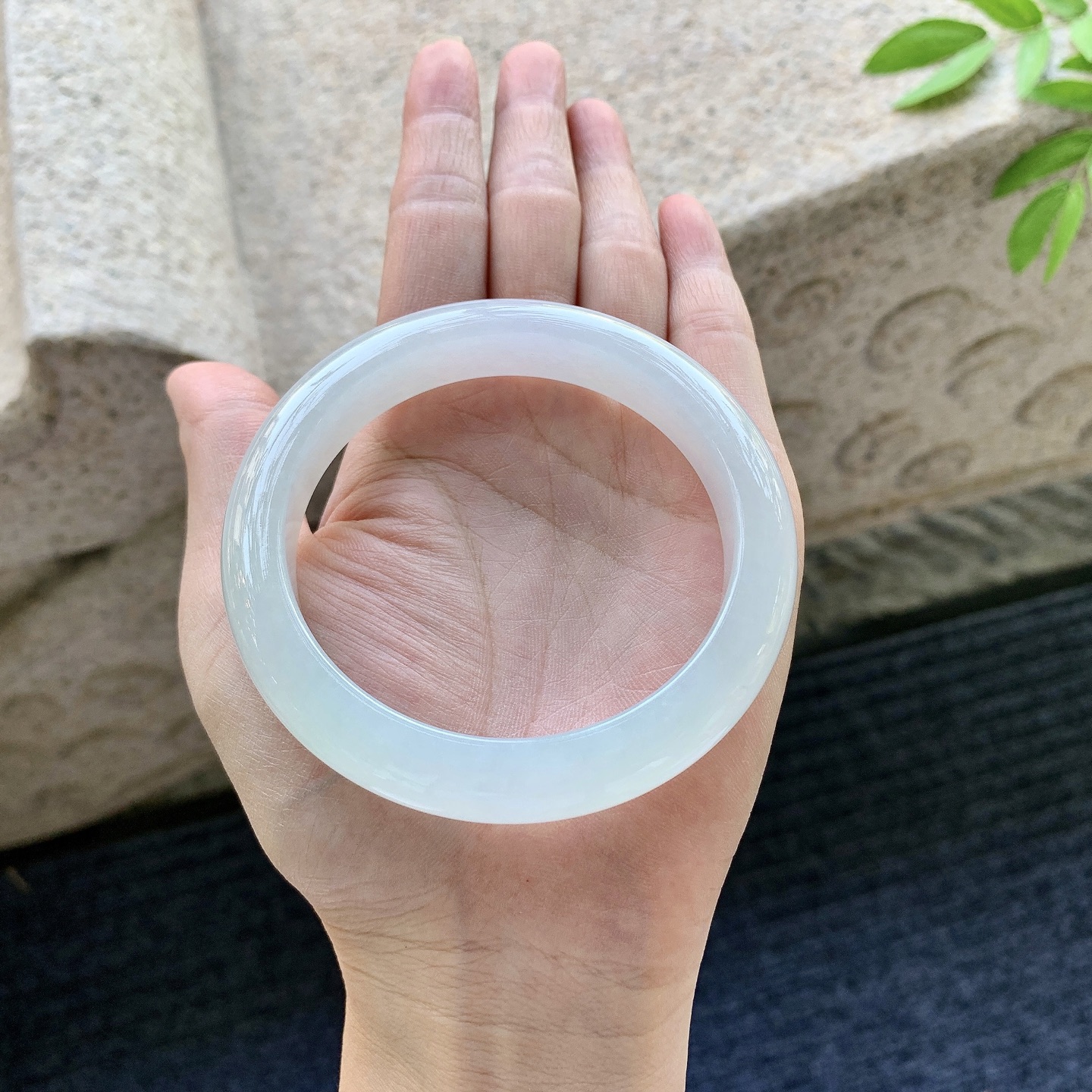 正圈58 59，圈口59.2/11.6/9，编码AD080907，描述细糯底色，水润，种老，细腻，无裂。