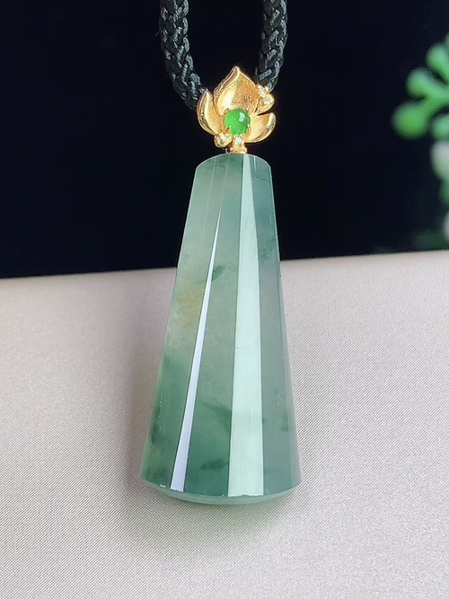 18k金镶飘花无事牌，无裂，尺寸23.7-11.1-4.3mm，d08ytf