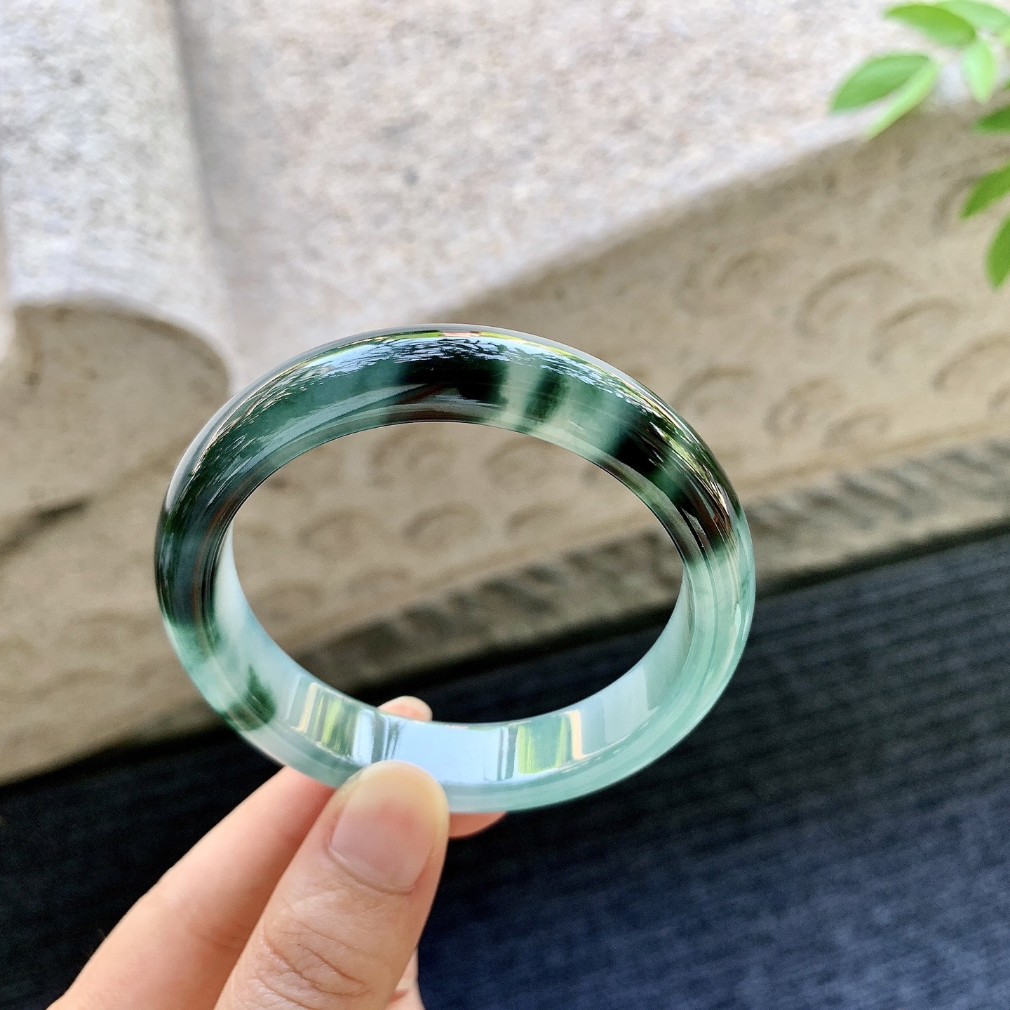正圈54 55，圈口55.1/12.5/7.7，编码AD080909，冰糯飘花，水润，种老，细腻，无裂