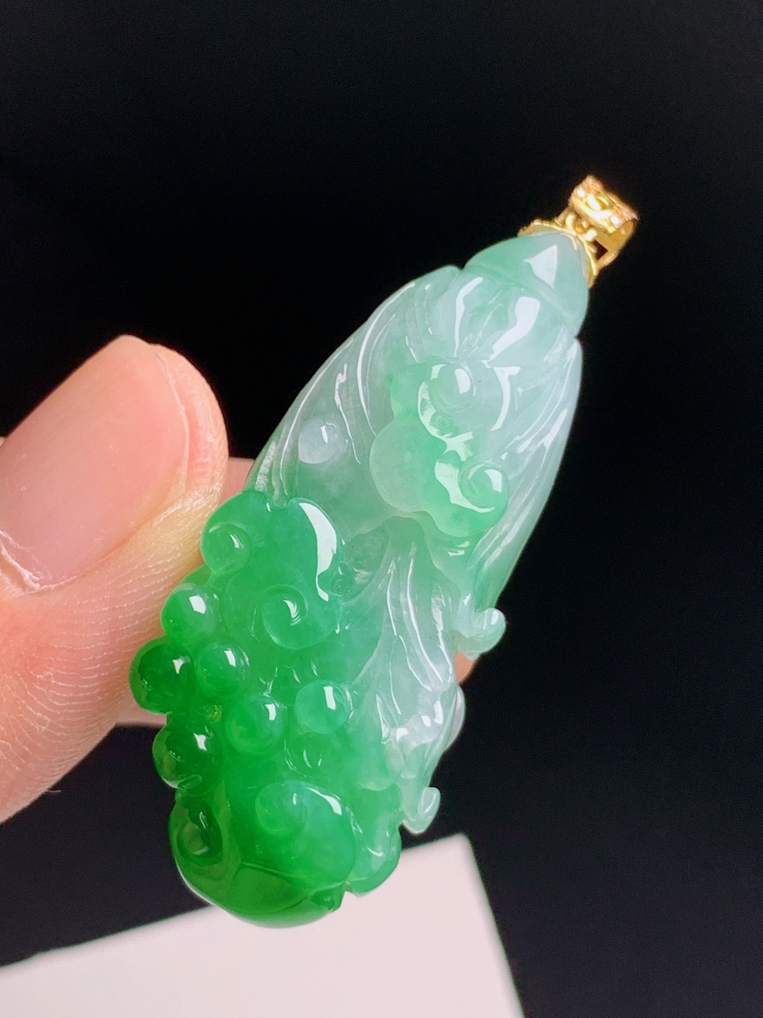 ️ 阳绿白菜吊坠，色艳水足，雕工立体，聚财纳福