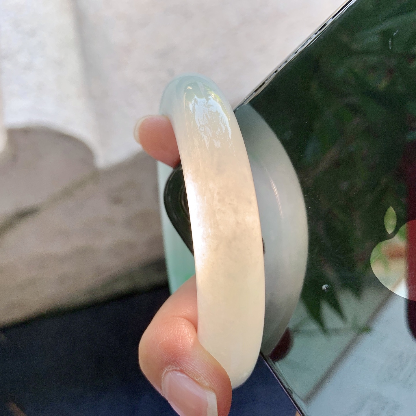 正圈55 56，圈口56.3/12.3/9.7，编码GL080938，糯冰飘绿，水润，种老，细腻，打灯有棉线