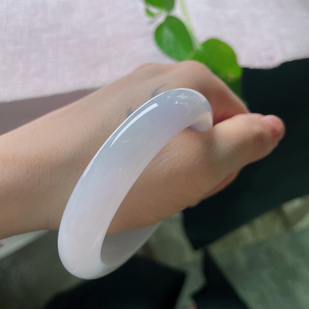 56.6/13.0/9.0，粉底正圈，一点棉线，整圈均匀纯净，棉絮细微内敛干净清爽，品相简约。ss56485a