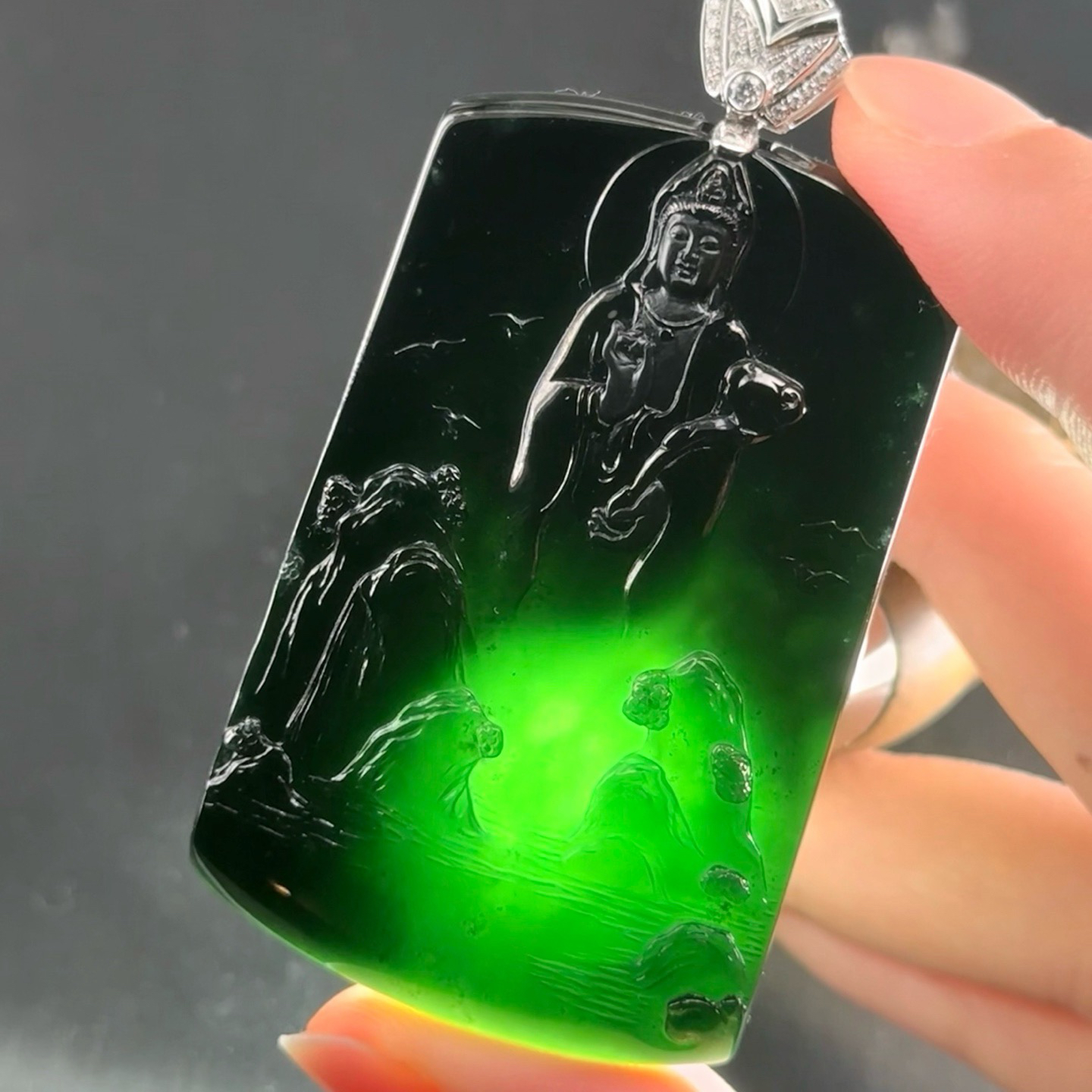 精品18k墨翠山水观音 种好色正 黑度极好 打灯通透 油性十足 尺寸66.4