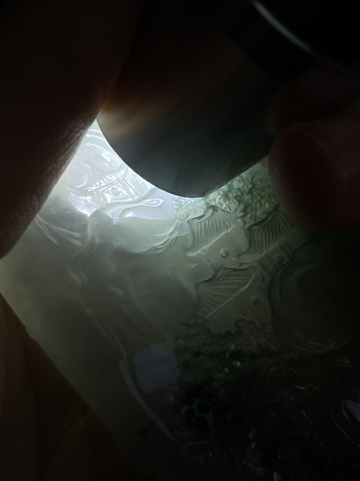 翡翠冰糯种飘绿山水牌，印记：G18K,伴钻石