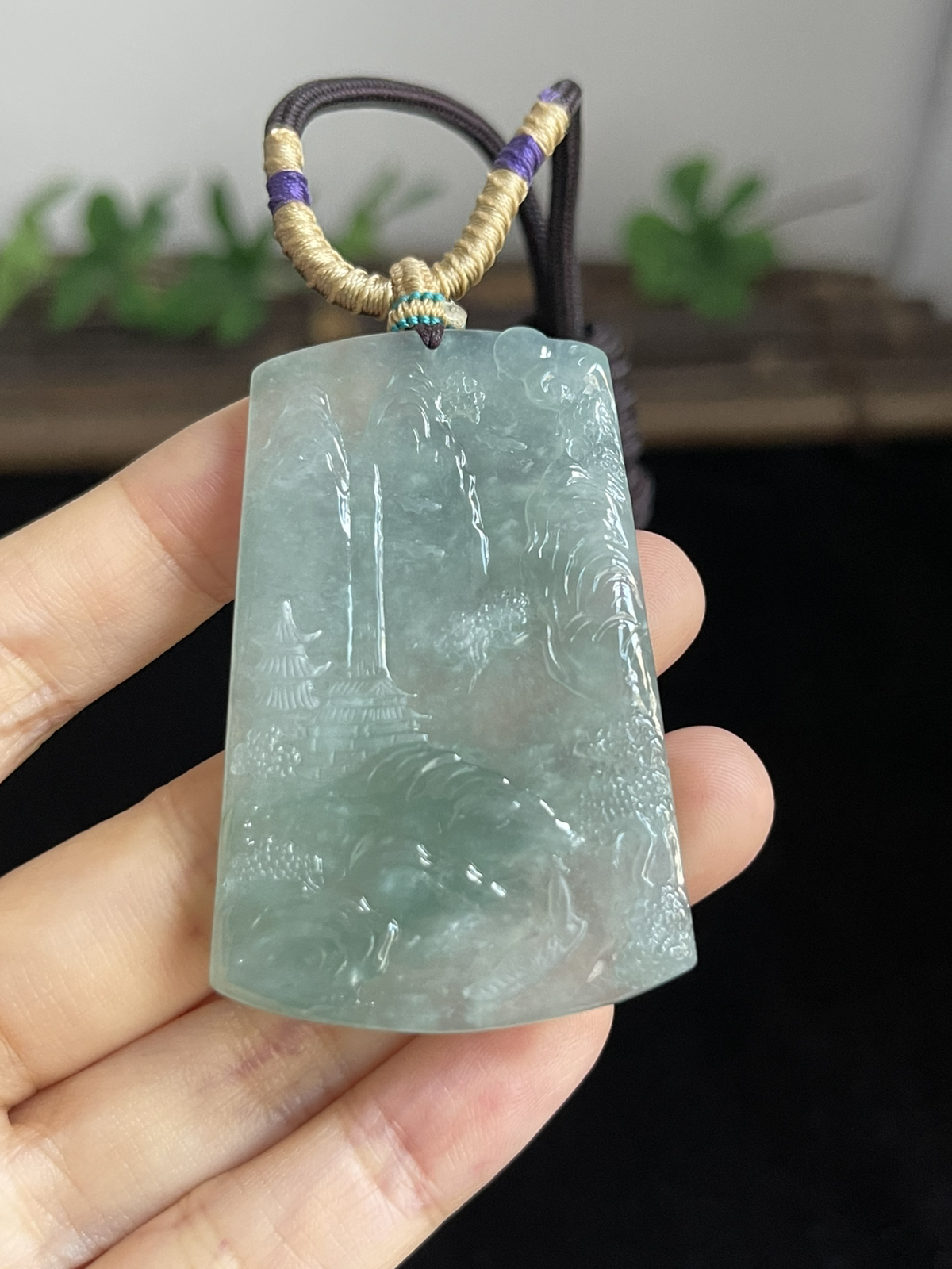 翡翠冰糯种淡绿色山水牌