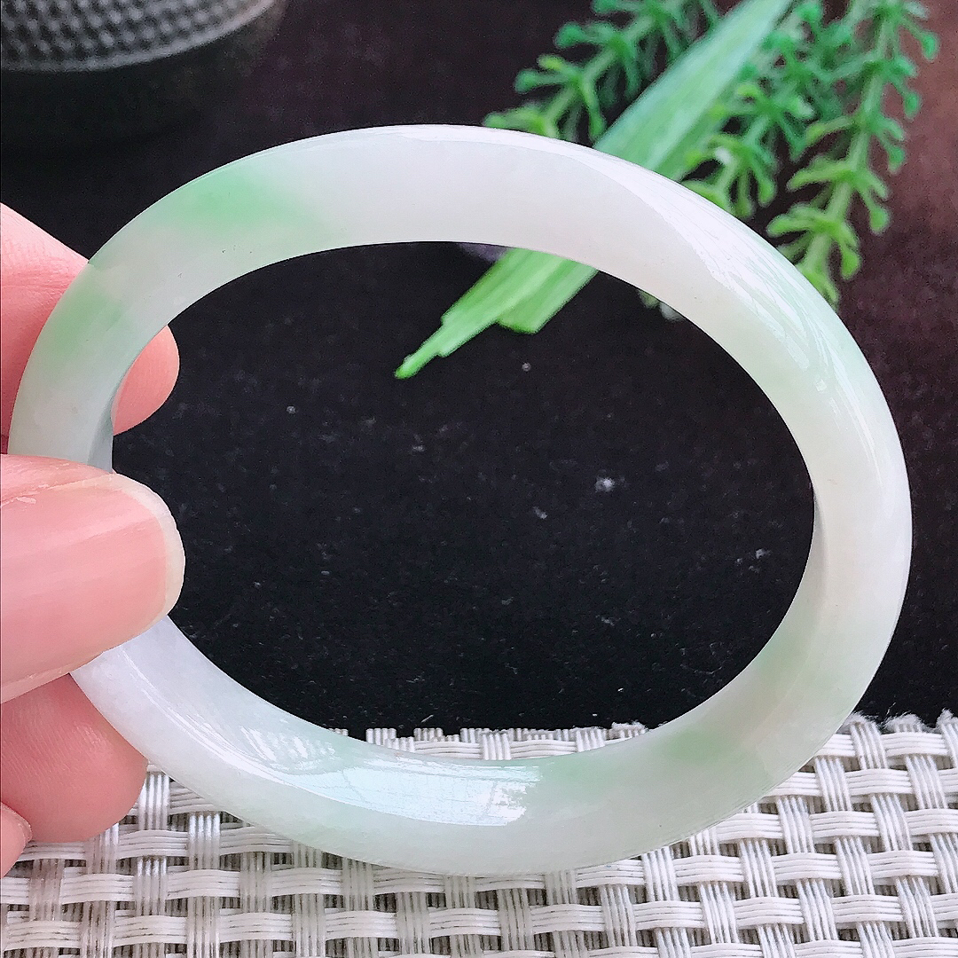 实拍A货翡翠53.5/9.7/7.8老坑冰润起胶飘绿贵妃手镯宽边玉镯平安镯百搭