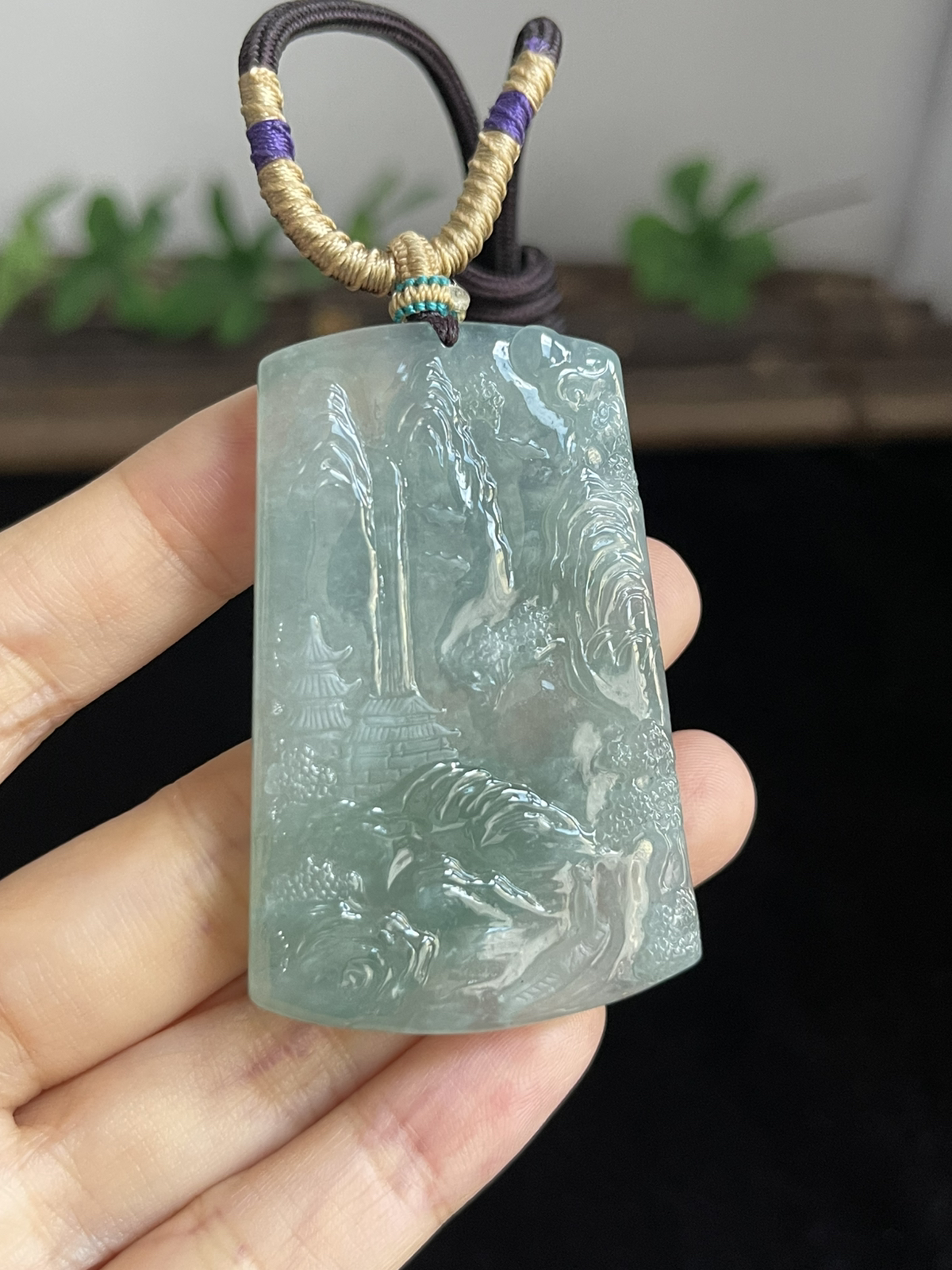 翡翠冰糯种淡绿色山水牌