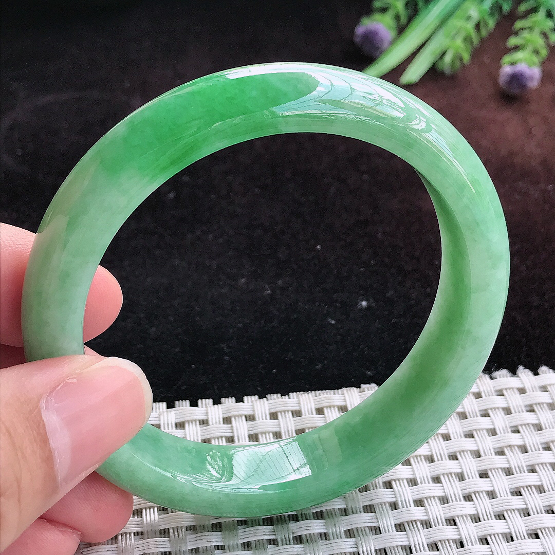 实拍A货翡翠56.5/12.6/8老坑精美满绿手镯宽边玉镯平安镯美人镯