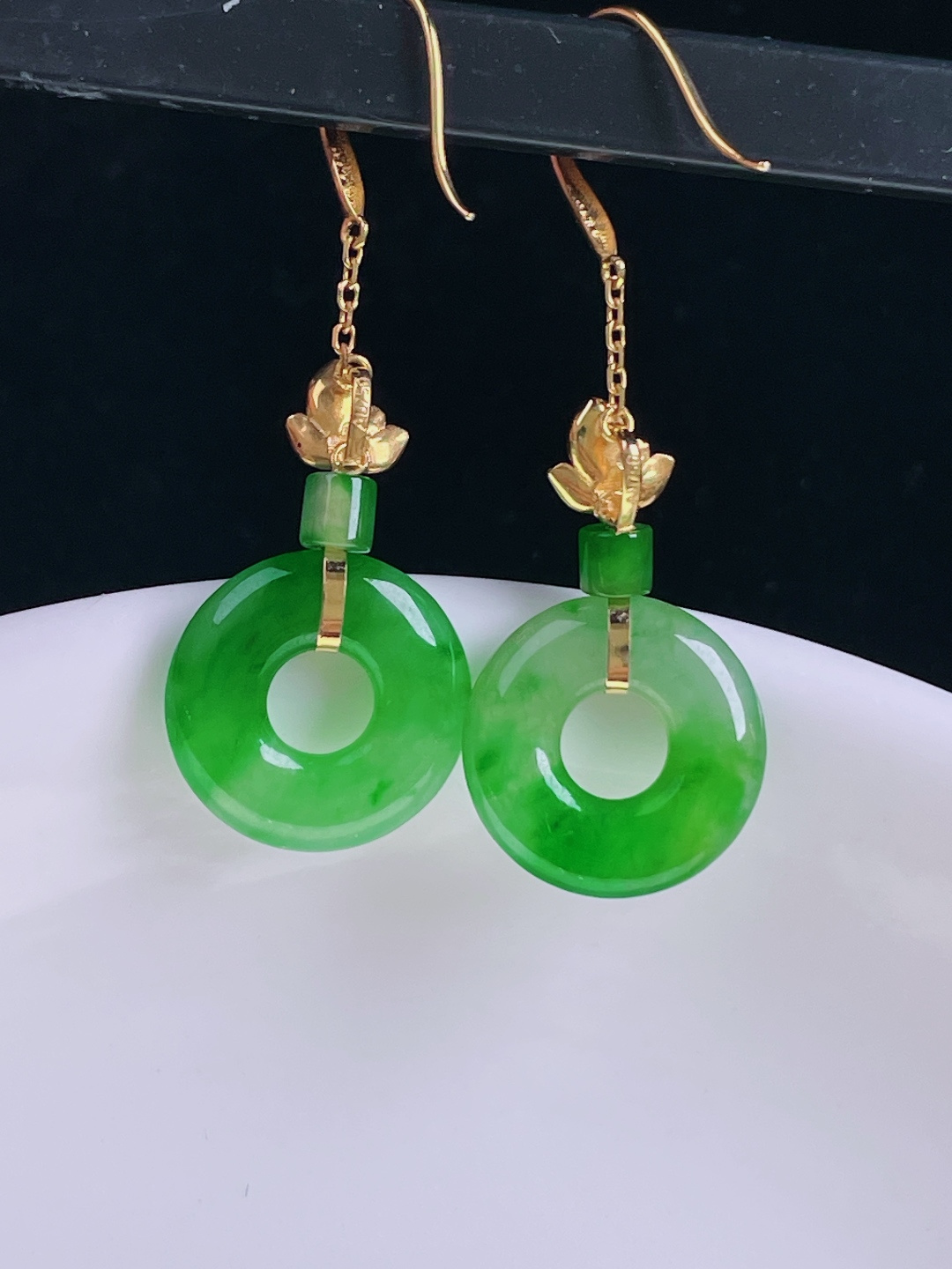 ️辣绿耳坠，老种起光，细底通透，尺寸：裸石12/2.6mm0809