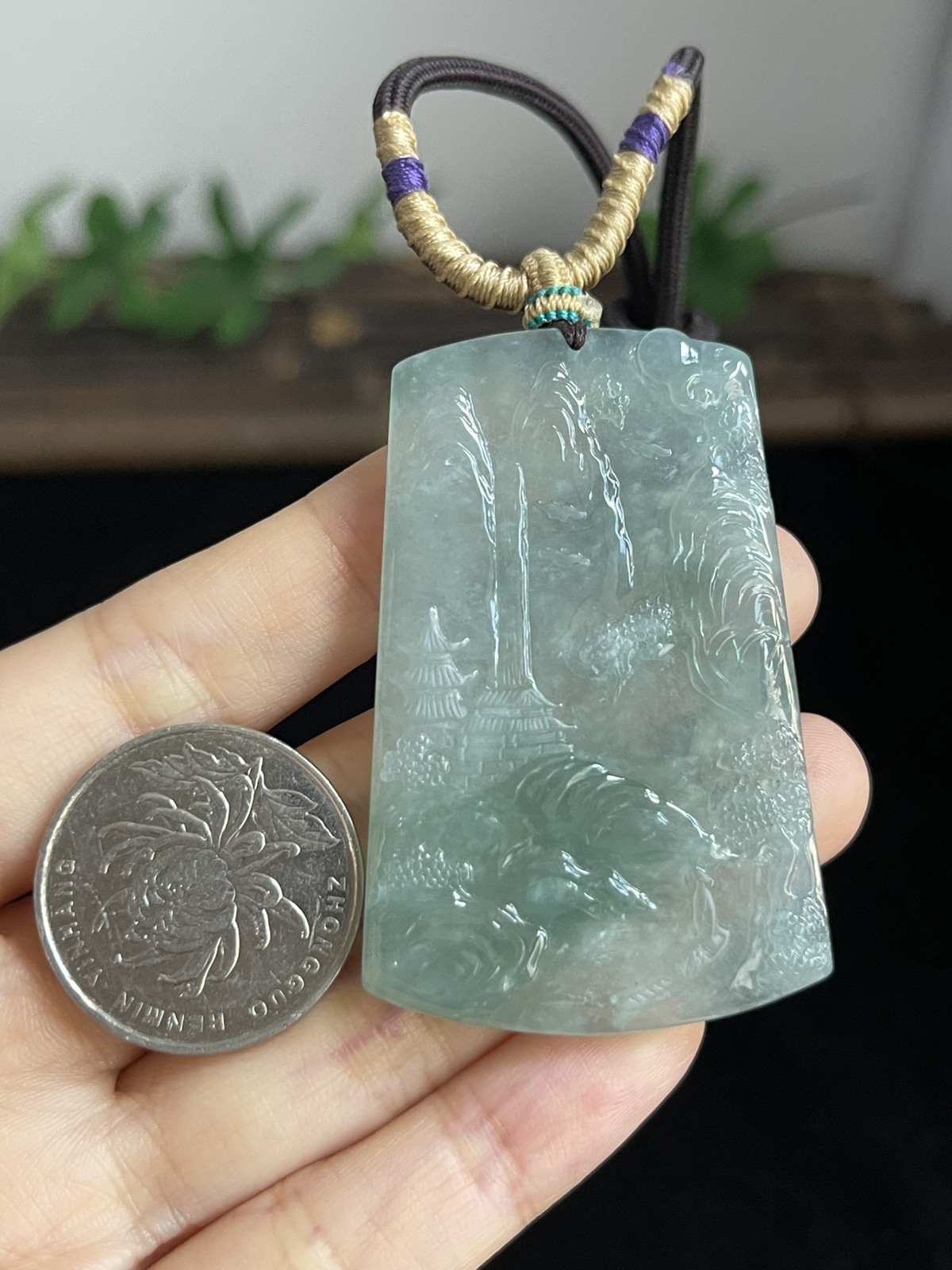 翡翠冰糯种淡绿色山水牌