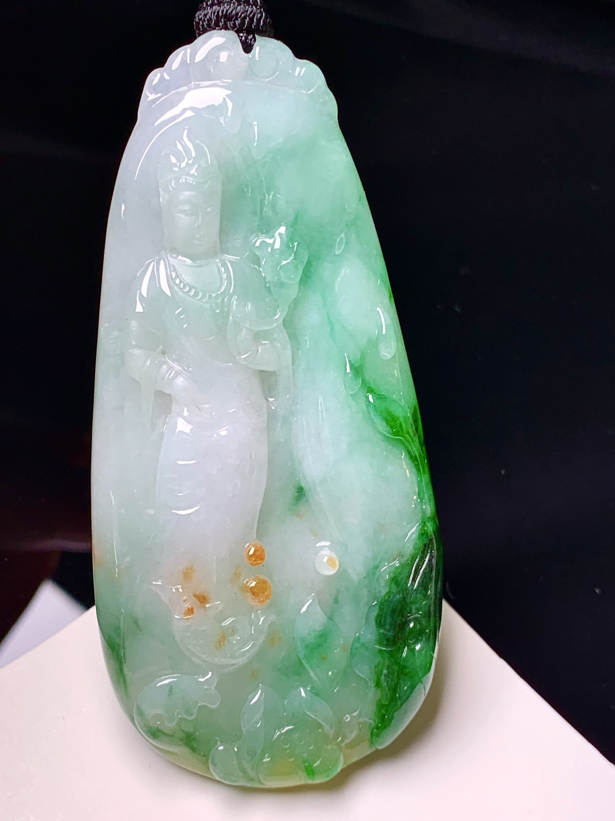 飘绿观音菩萨吊坠 玉质细腻 色泽艳丽清新 水润亮眼 整体尺寸68.3*33.5*5.7 w1