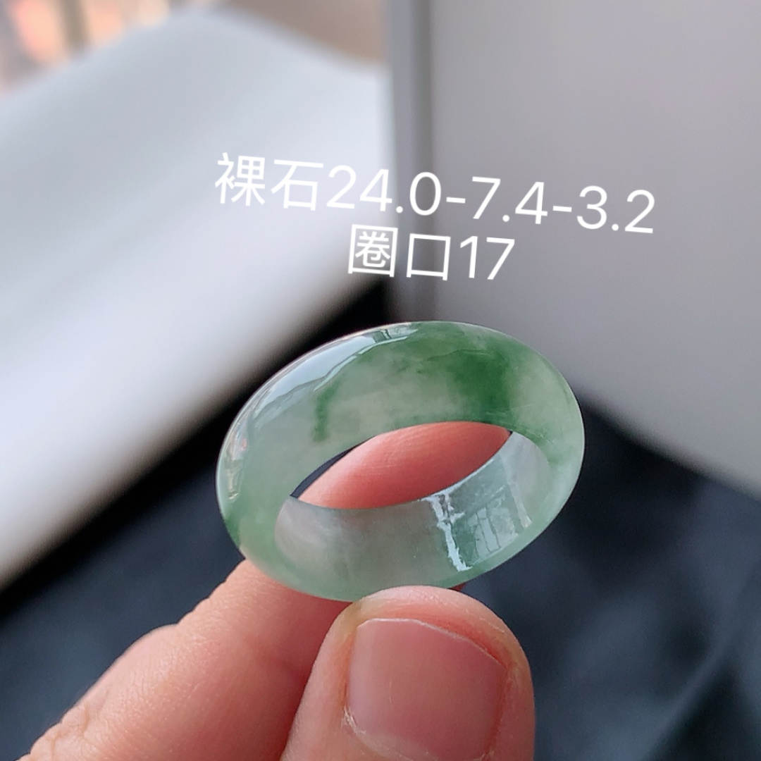 冰飘花戒圈 翠色清新，种老底子细腻，佩戴简单大方货号10807，24.0-7.4-3.2