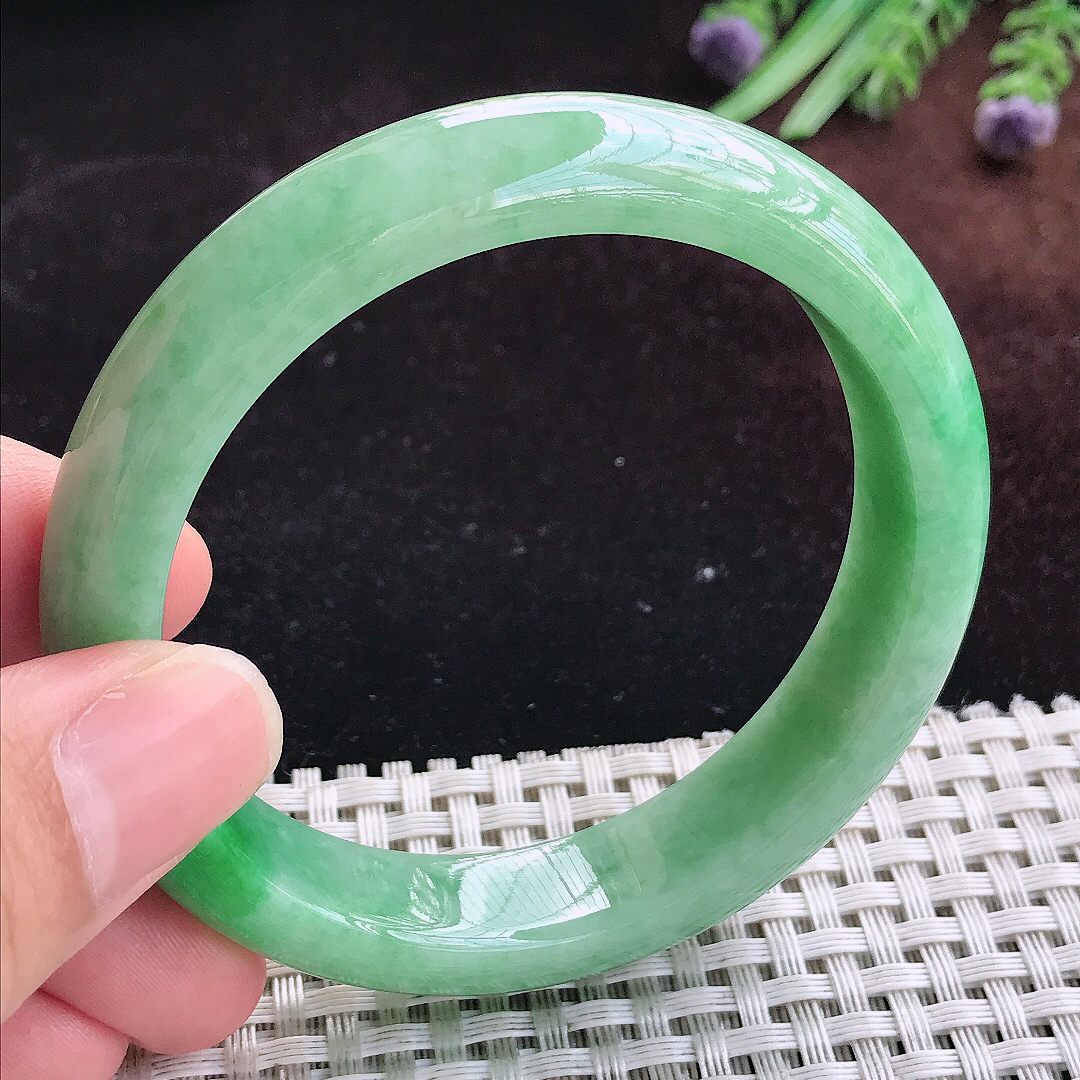 实拍A货翡翠56.5/12.6/8老坑精美满绿手镯宽边玉镯平安镯美人镯