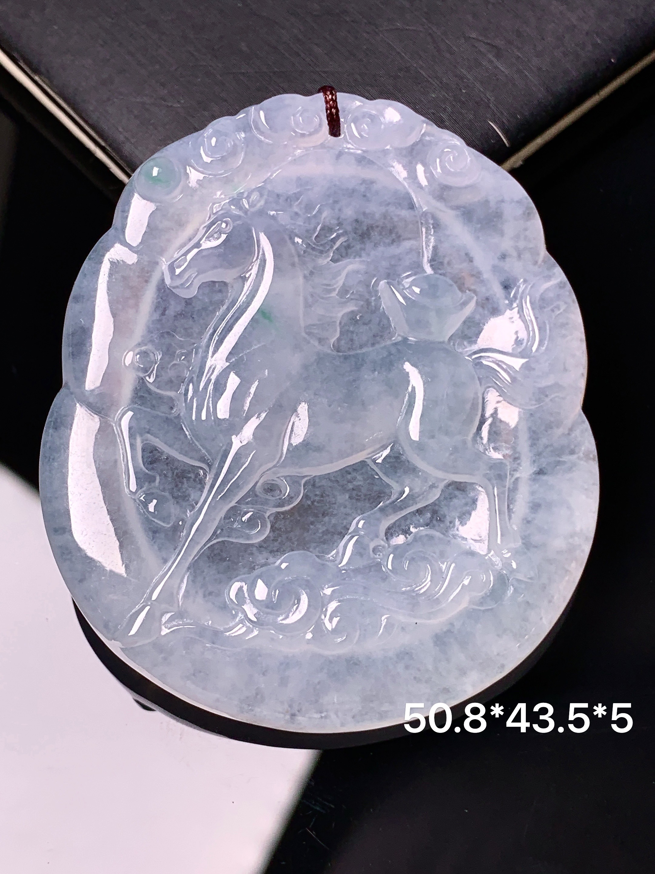 冰种生肖马牌吊坠 玉质细腻 色泽艳丽清新 水润亮眼 整体尺寸50.8*43.5*5 b2