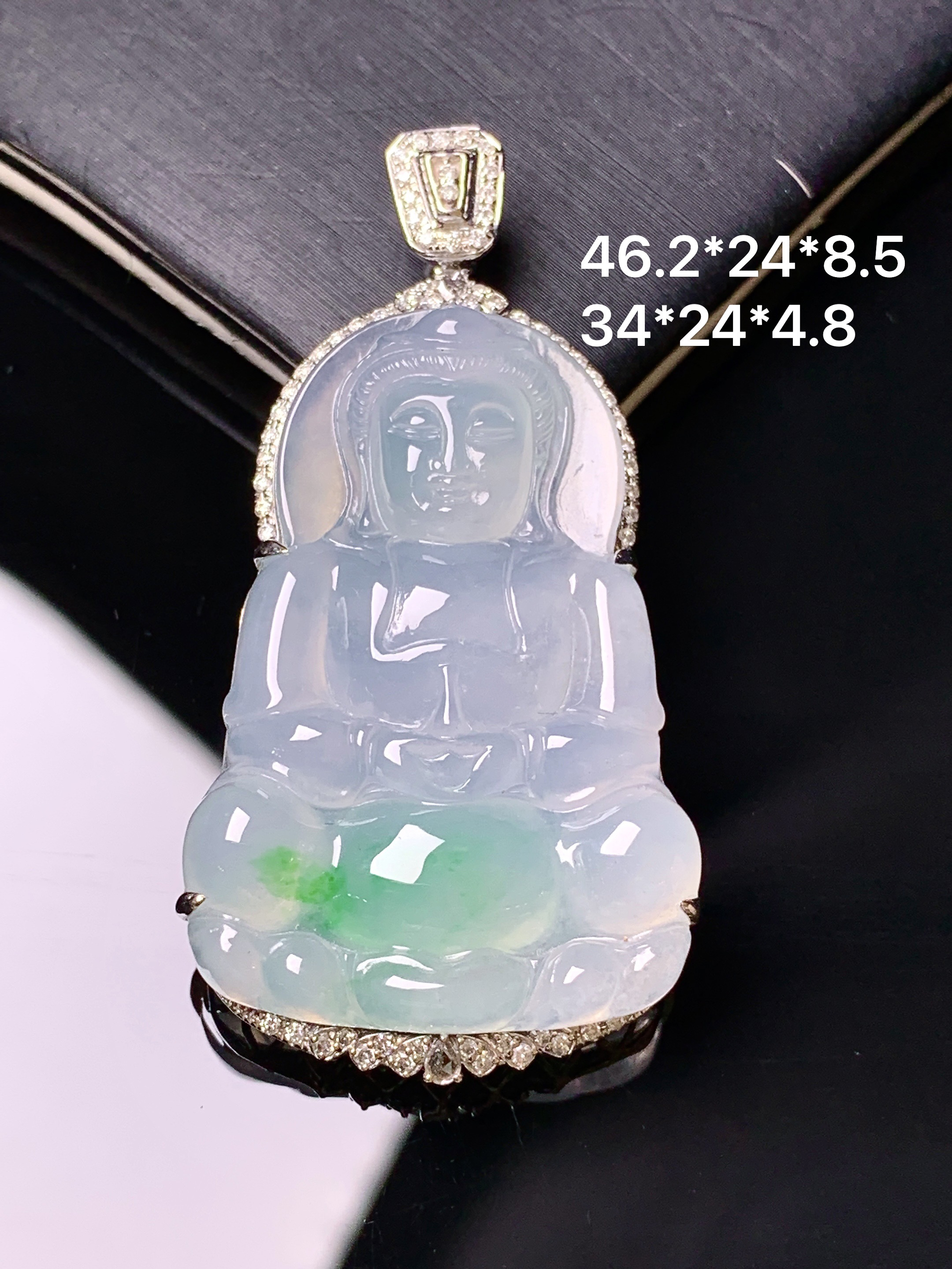 18k金钻镶嵌飘绿观音菩萨吊坠 玉质细腻 色泽艳丽清新 水润亮眼 整体尺寸46.2*24*8.5 j2